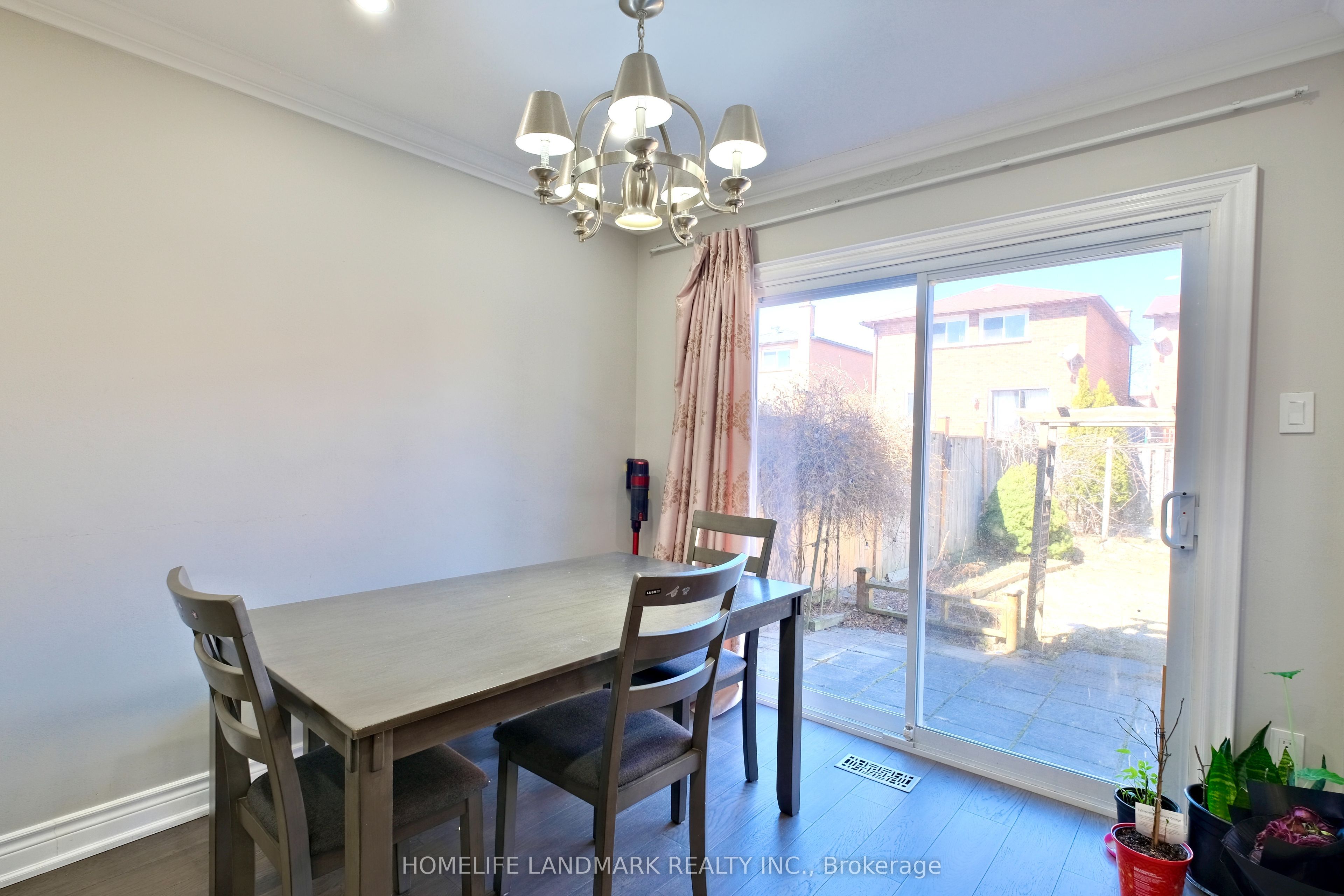 109 Tangmere Crescent Property Photo 6
