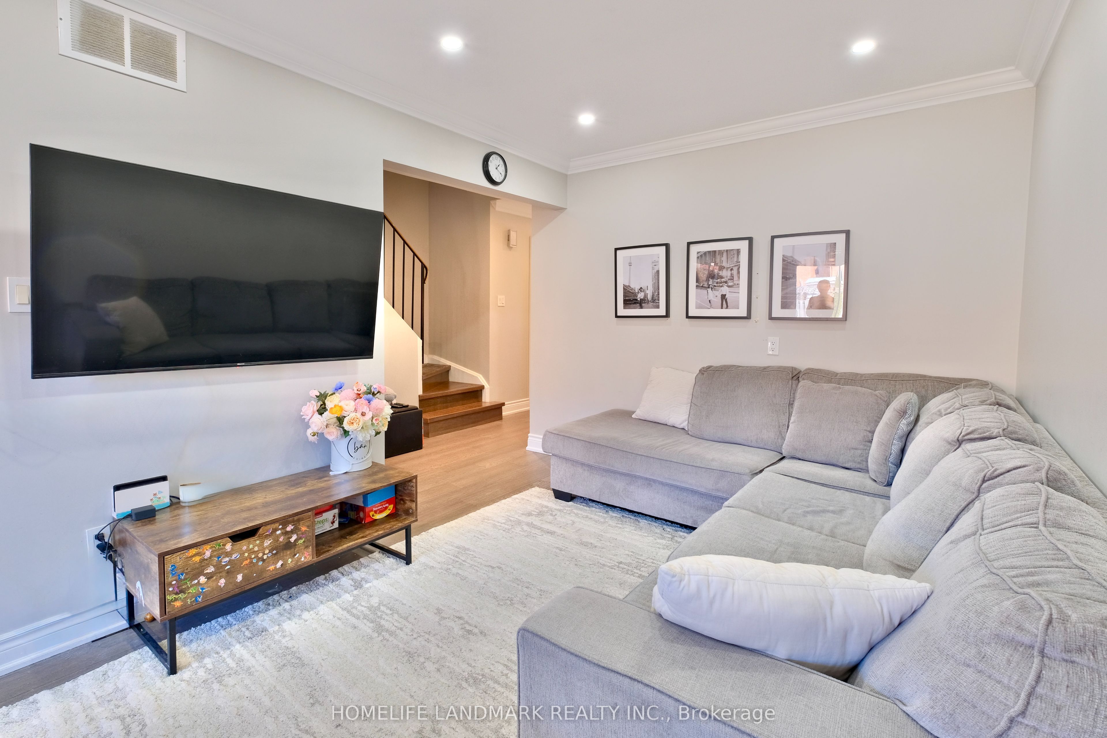 109 Tangmere Crescent Property Photo 7