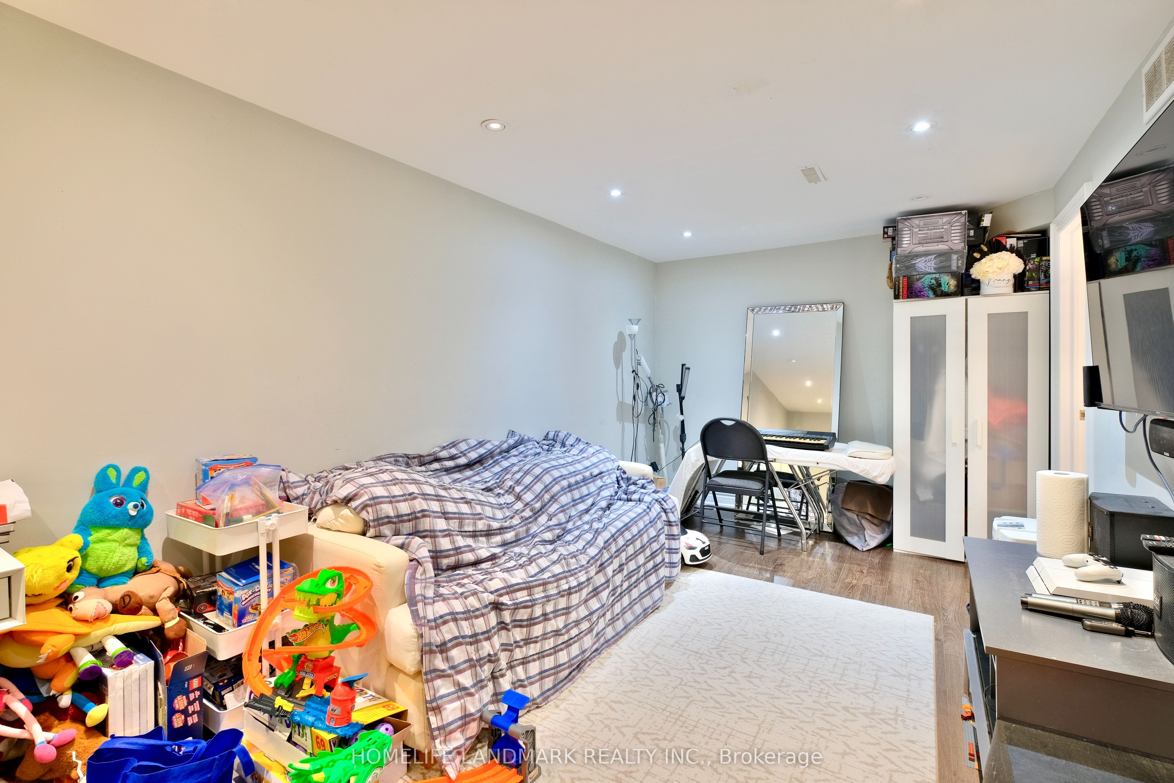109 Tangmere Crescent Property Photo 20