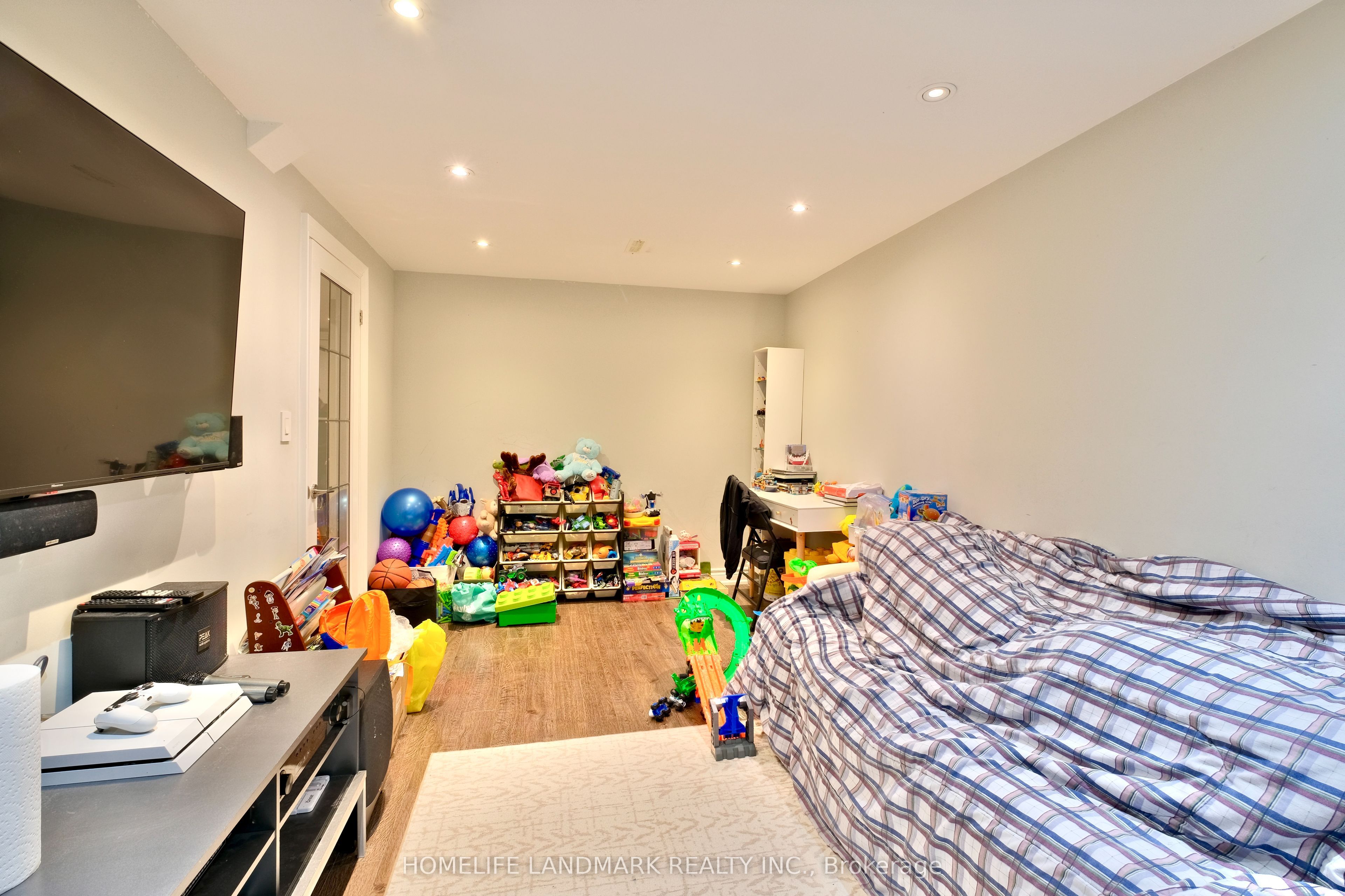 109 Tangmere Crescent Property Photo 21