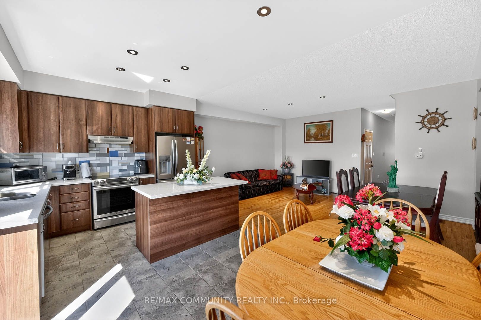 1228 Peelar Crescent Property Photo 5