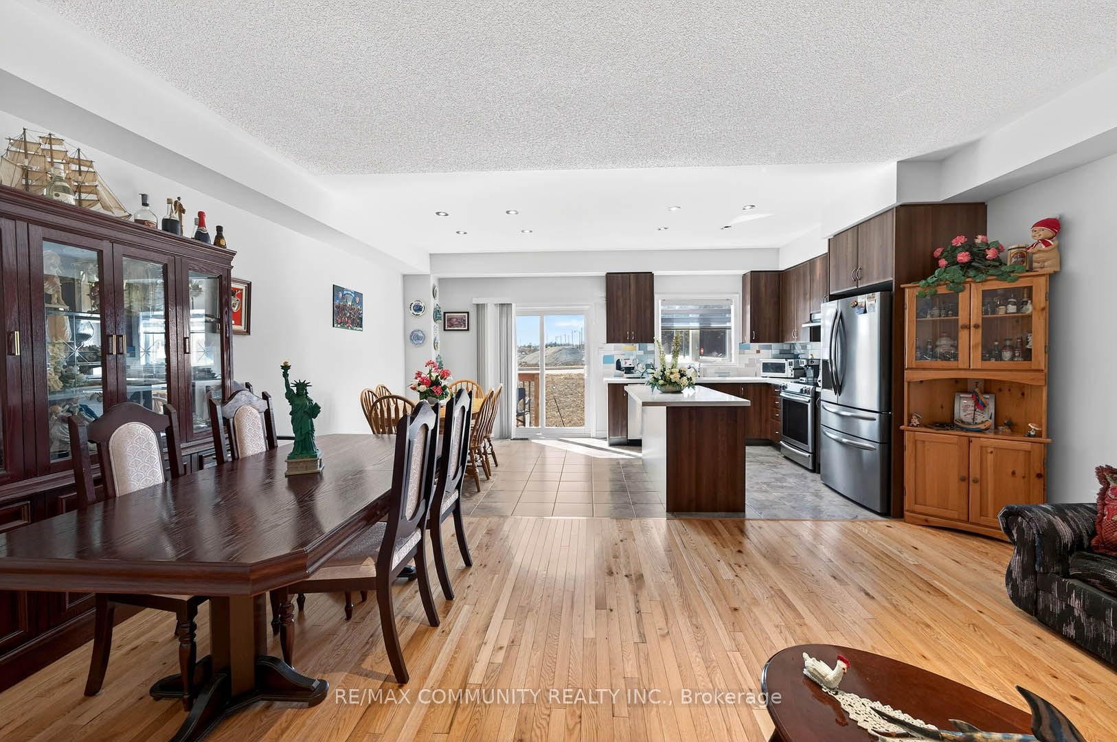 1228 Peelar Crescent Property Photo 6