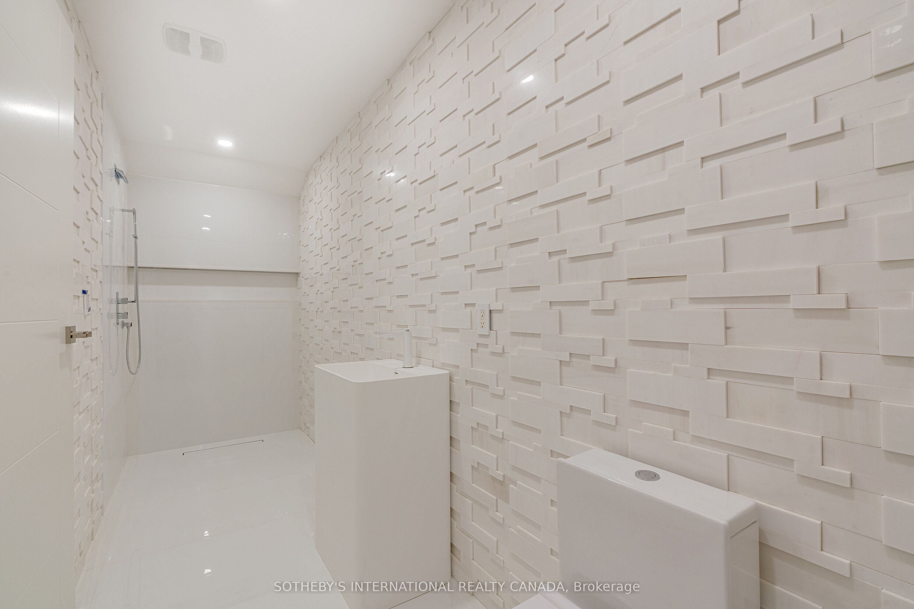 85 Cowan Drive Property Photo 28