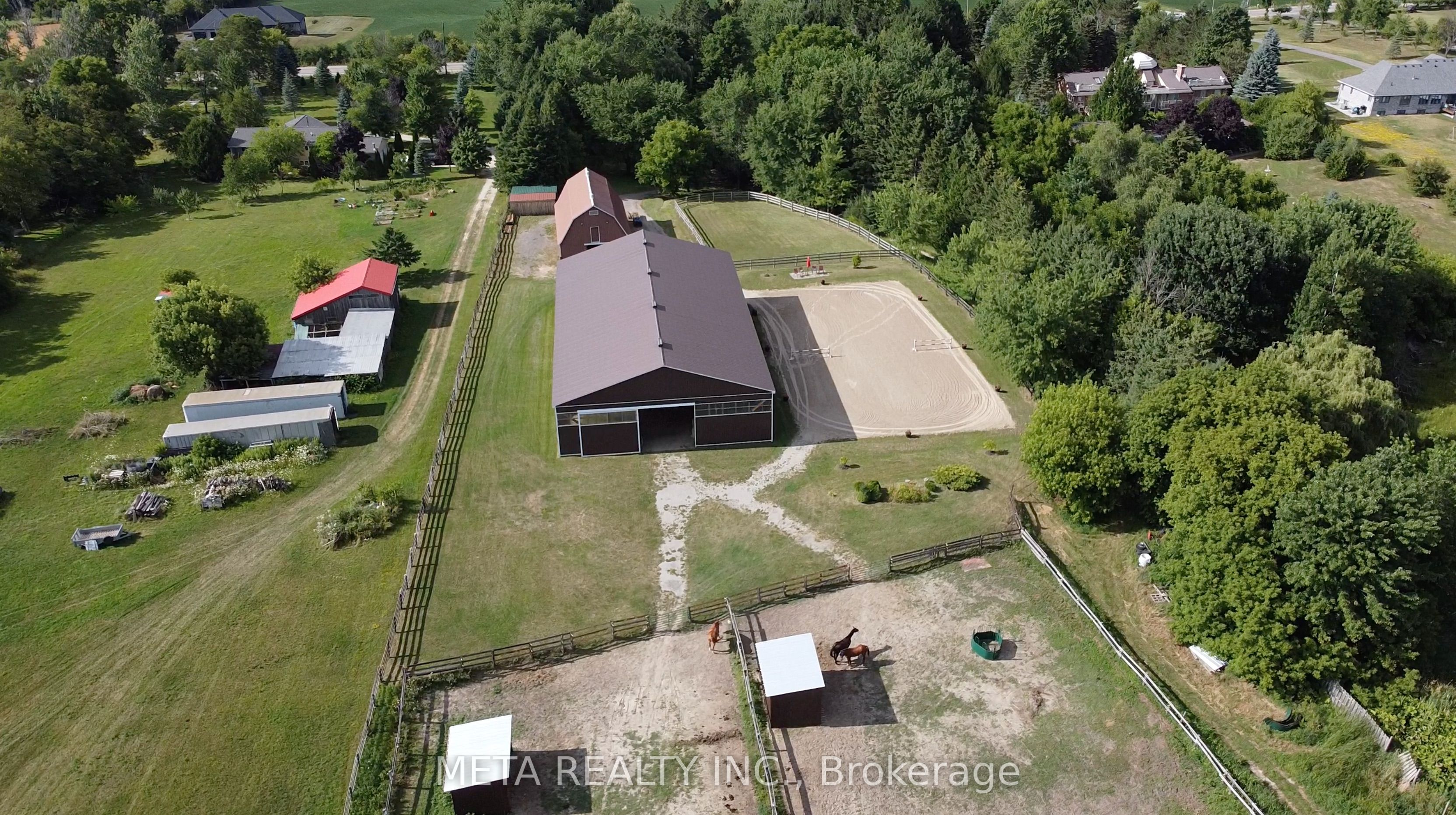 5653 7th Line Property Photo 2