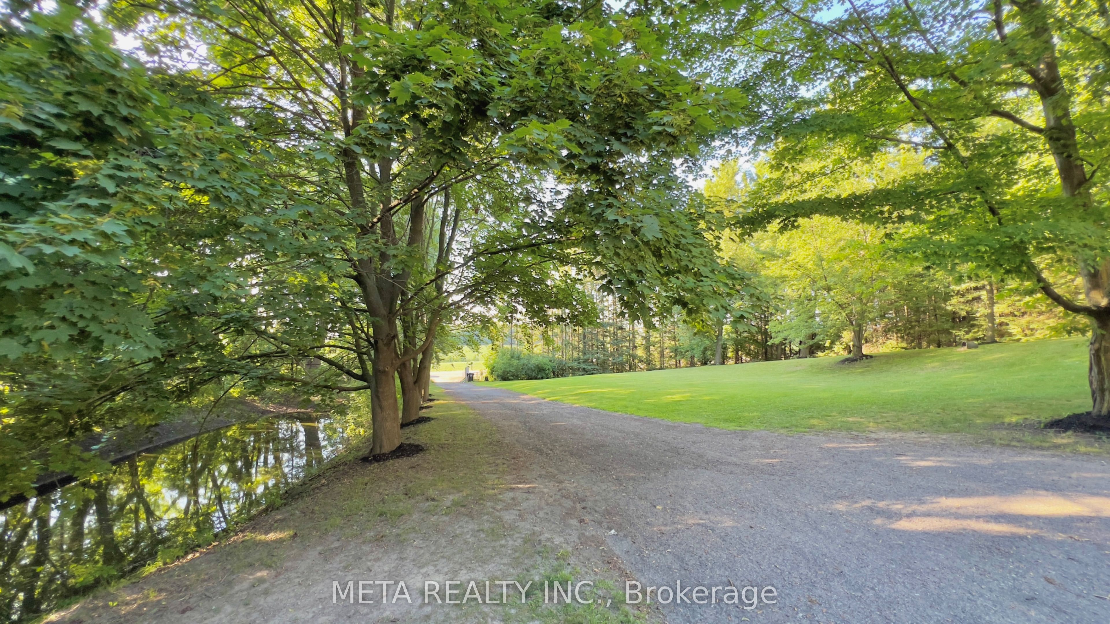 5653 7th Line Property Photo 6