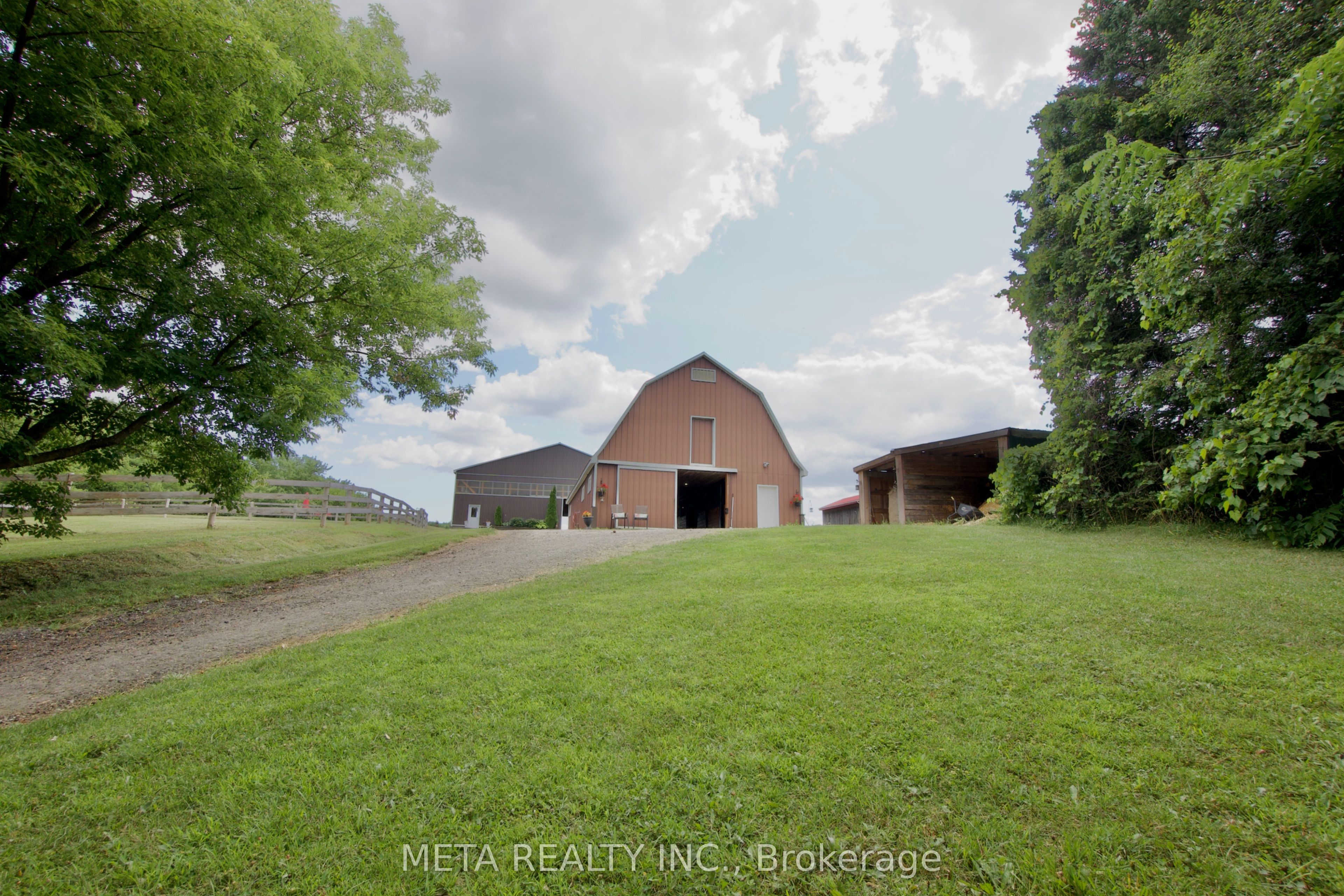 5653 7th Line Property Photo 7