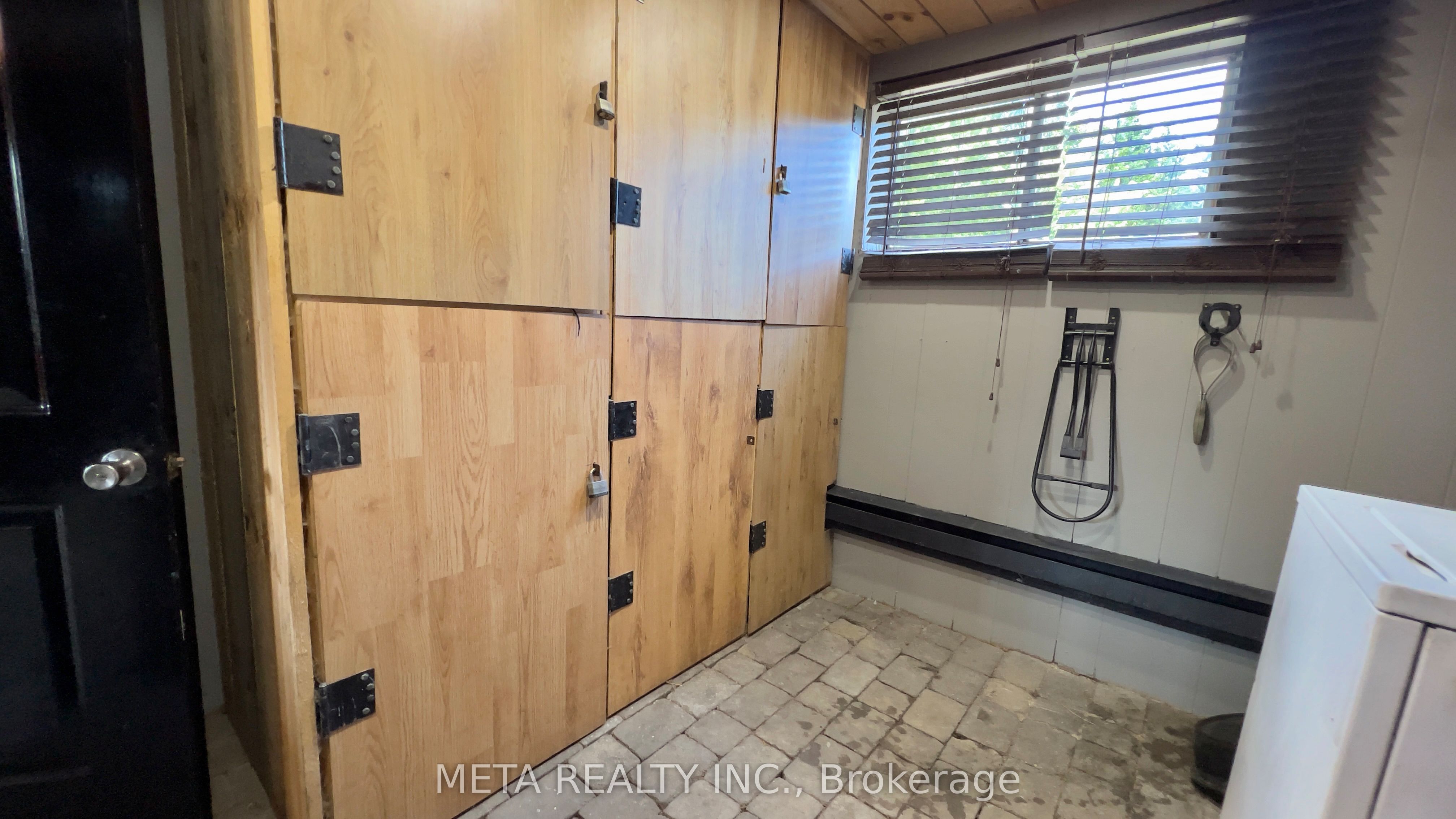 5653 7th Line Property Photo 10