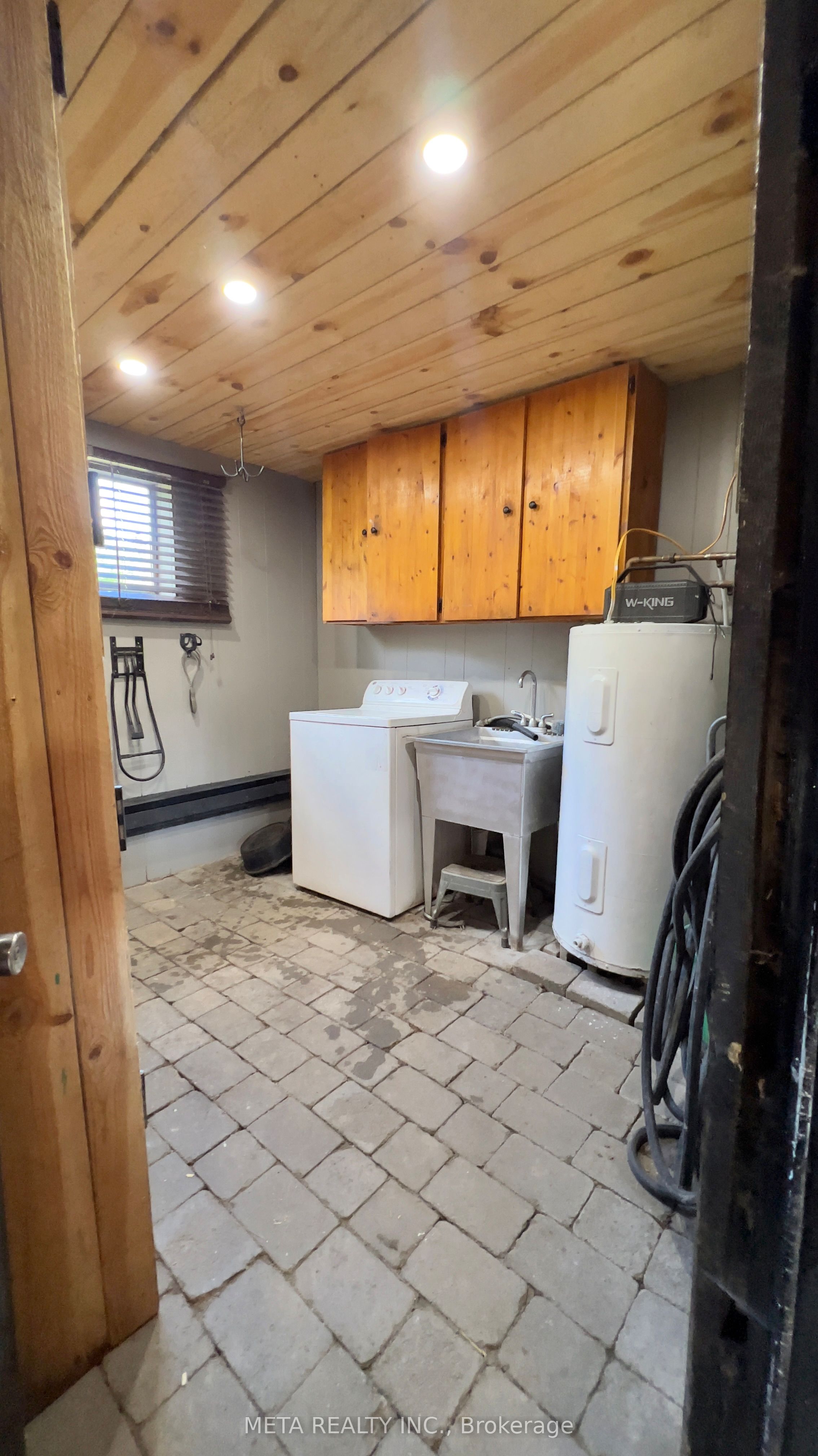 5653 7th Line Property Photo 11
