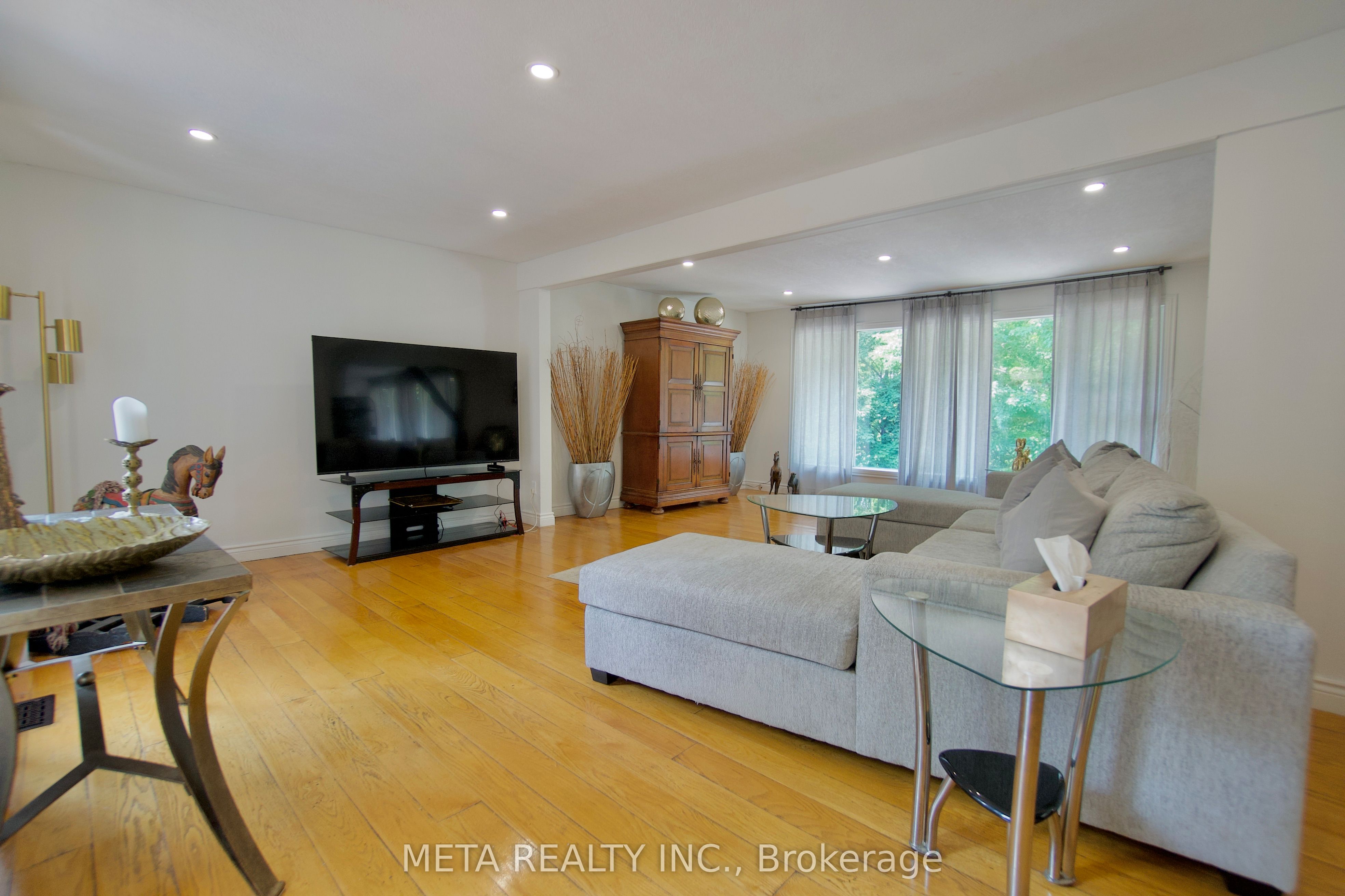 5653 7th Line Property Photo 20