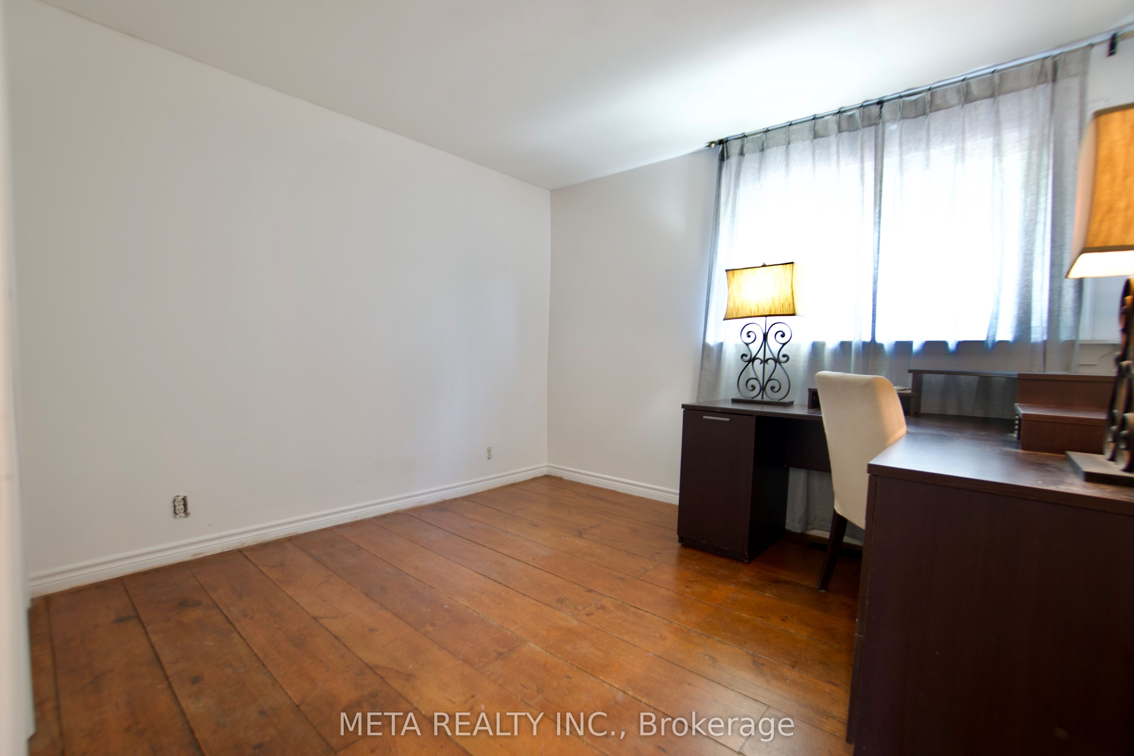 5653 7th Line Property Photo 28