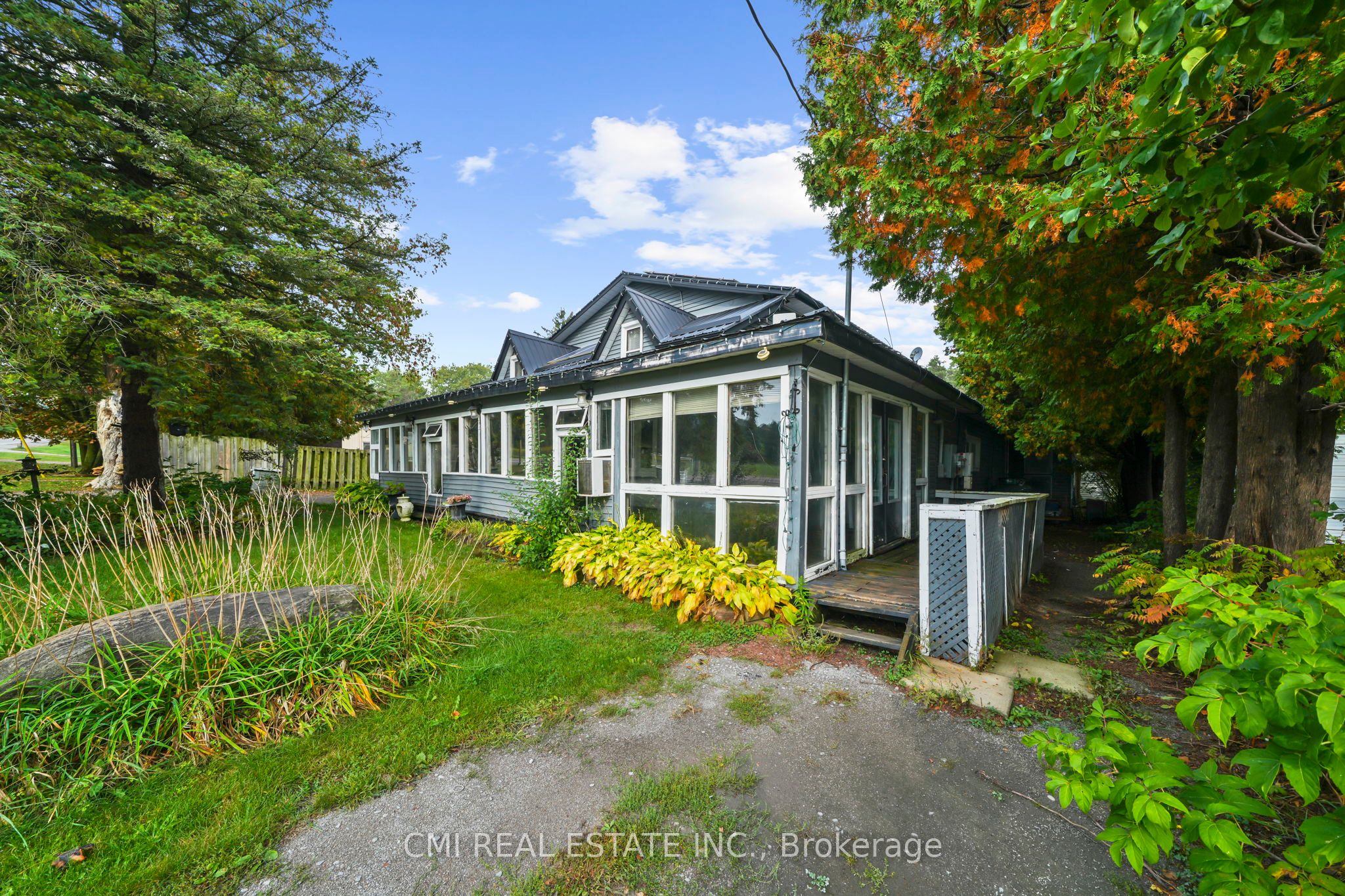 246 Regional 8 Road Property Photo 3