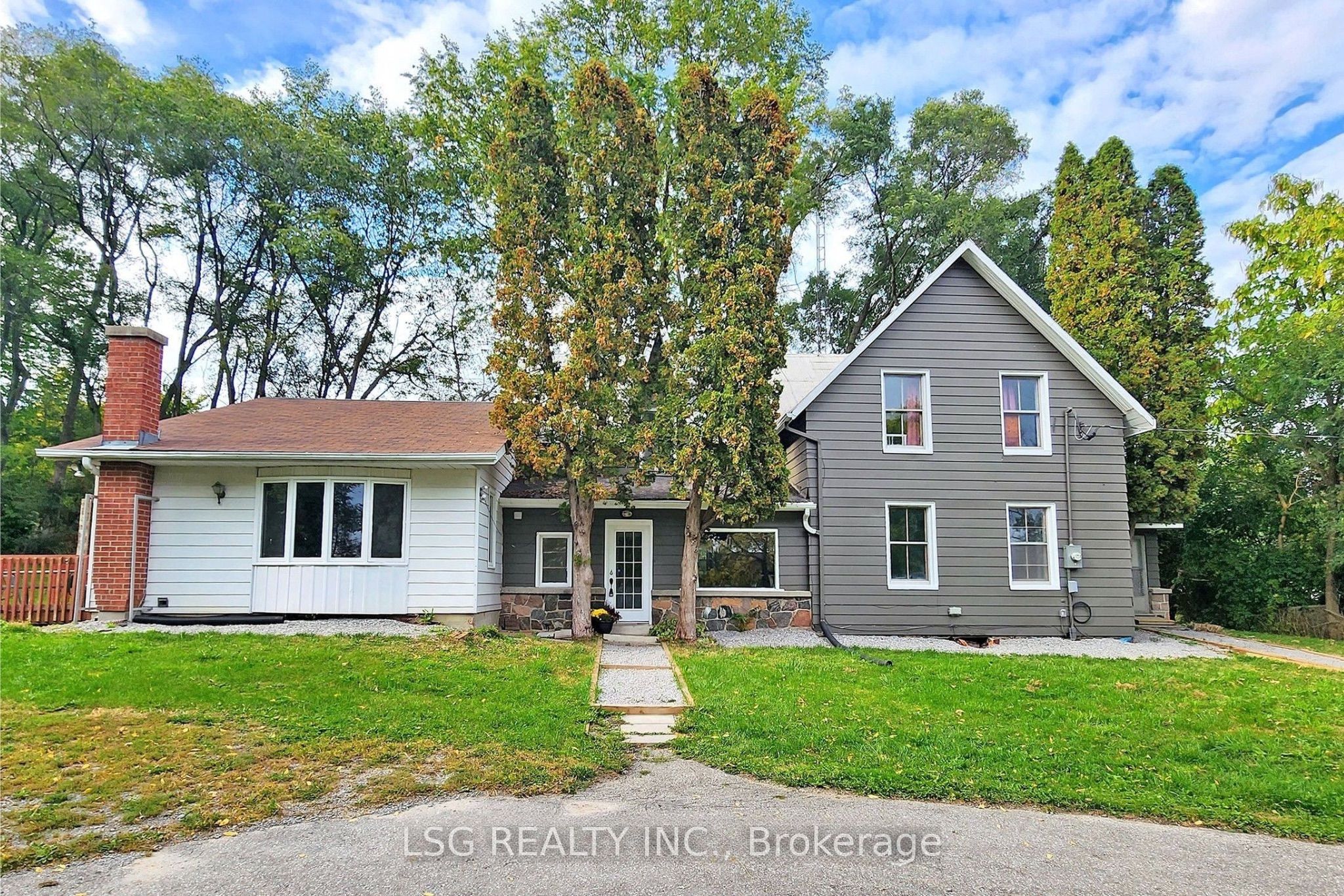 754 The Queensway S Upper Property Photo 1