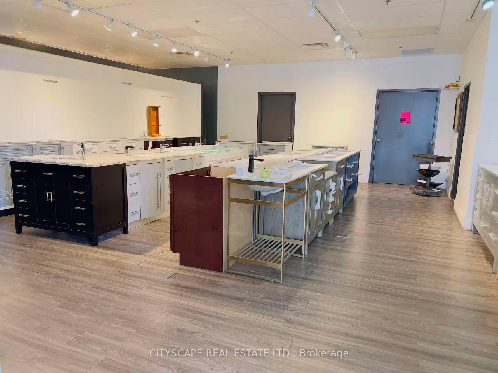 100 Steelcase Road E 102 Property Photo 4