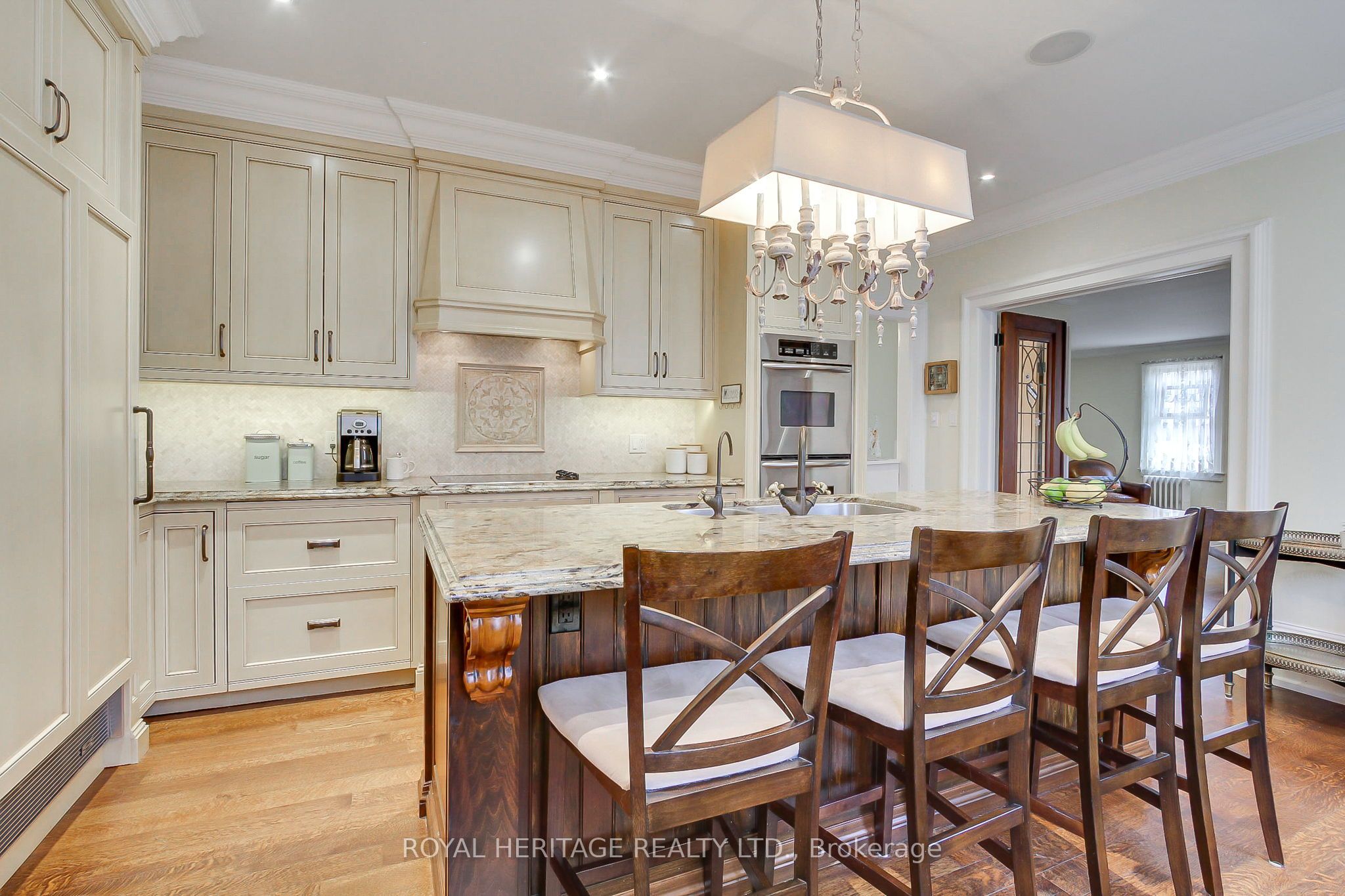 49 John Street E Property Photo 11