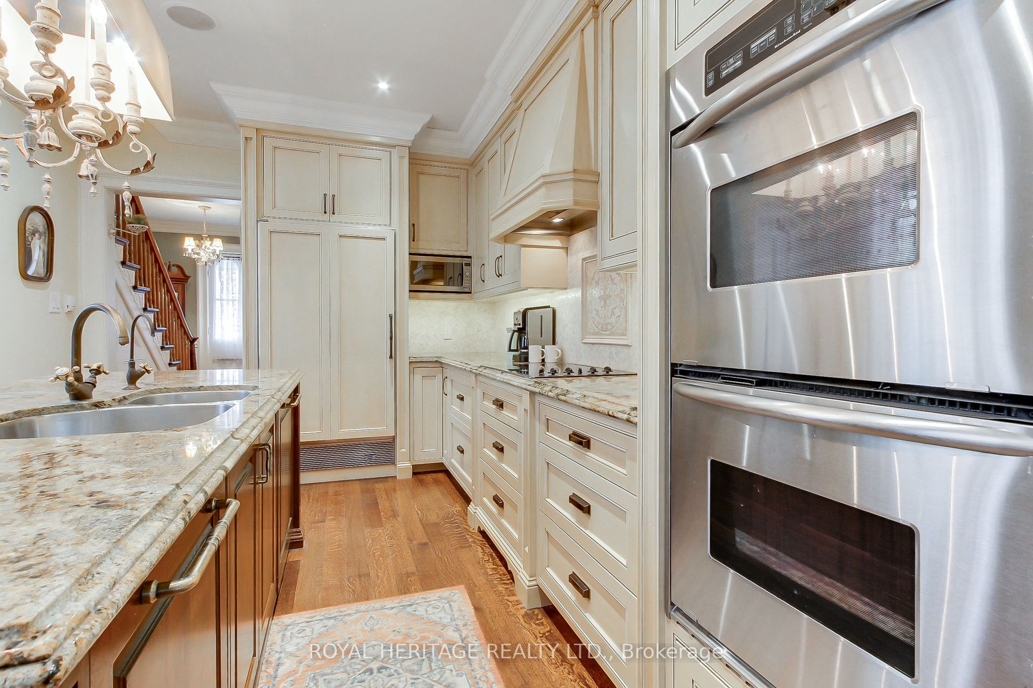 49 John Street E Property Photo 13