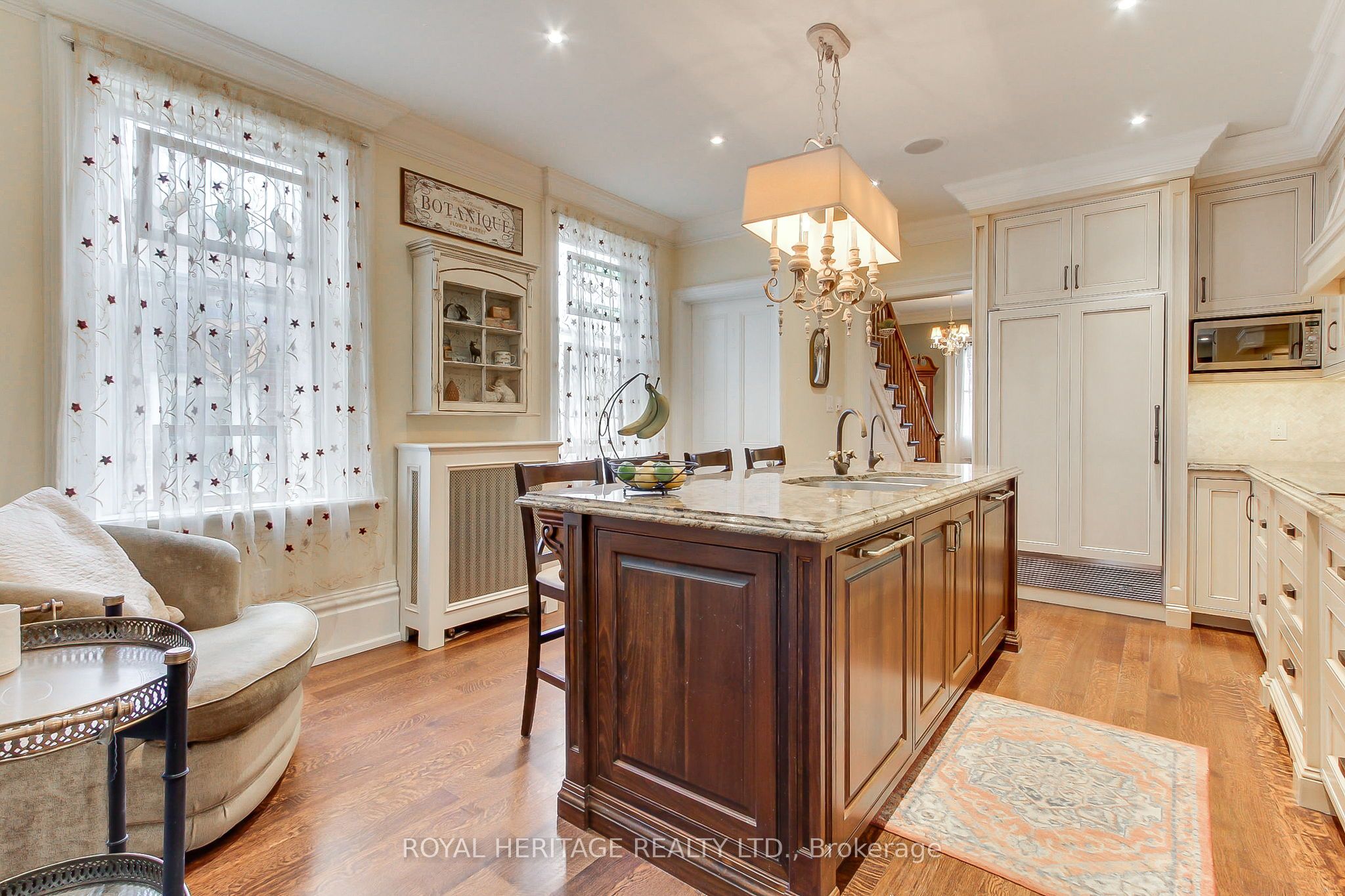 49 John Street E Property Photo 14