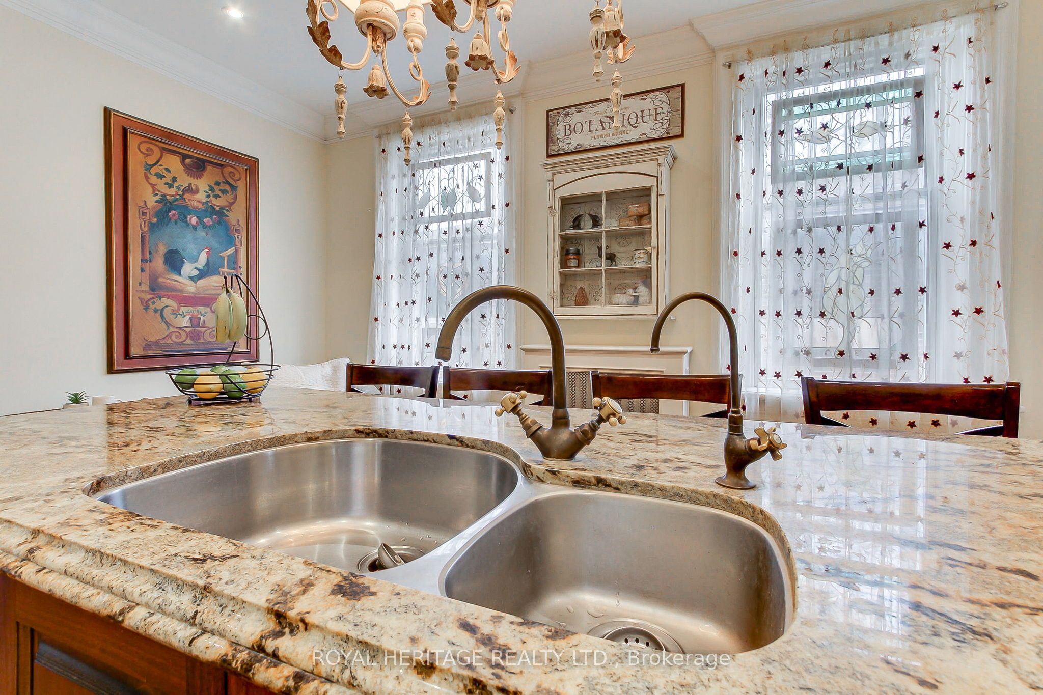 49 John Street E Property Photo 15