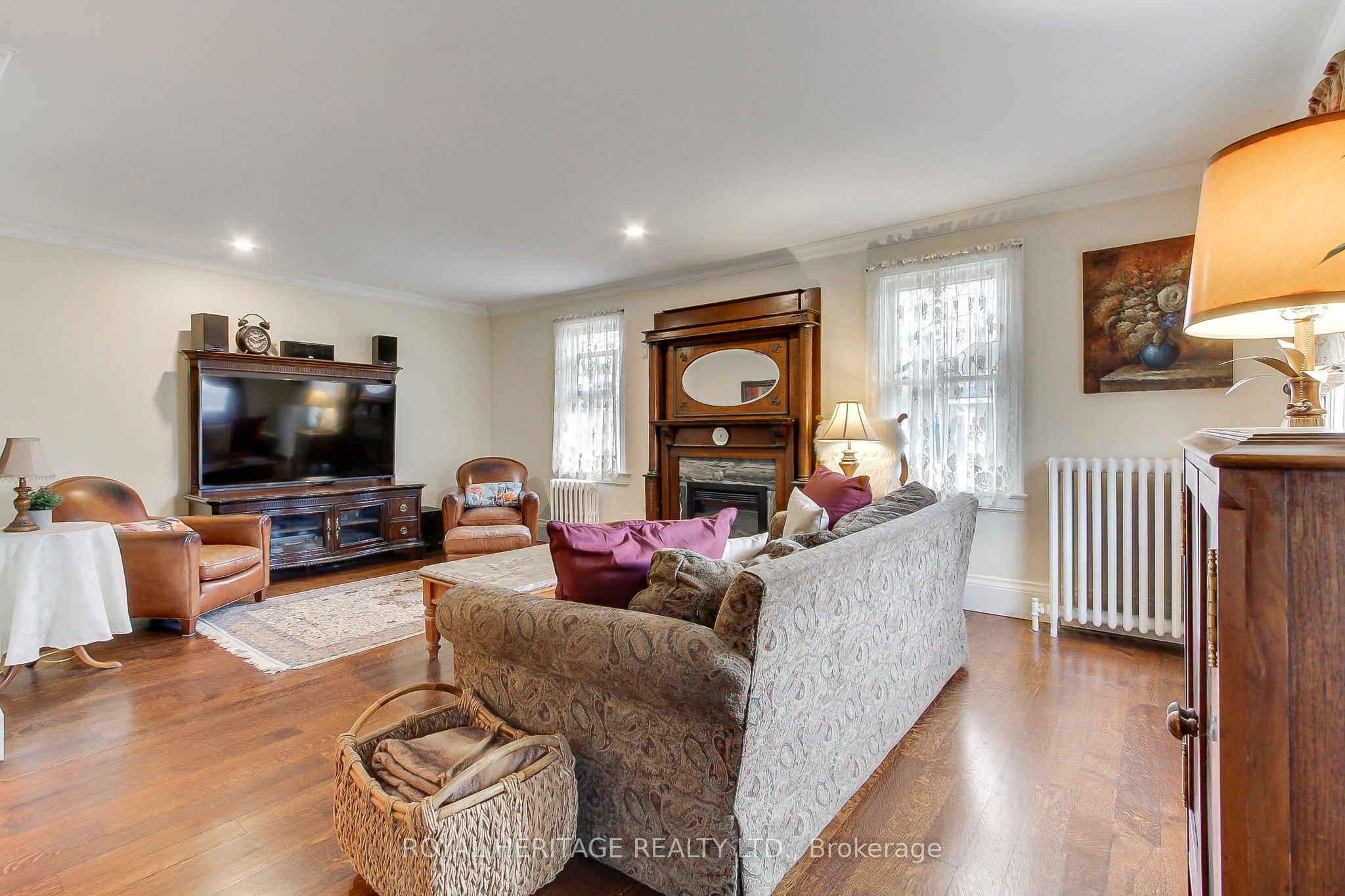 49 John Street E Property Photo 17