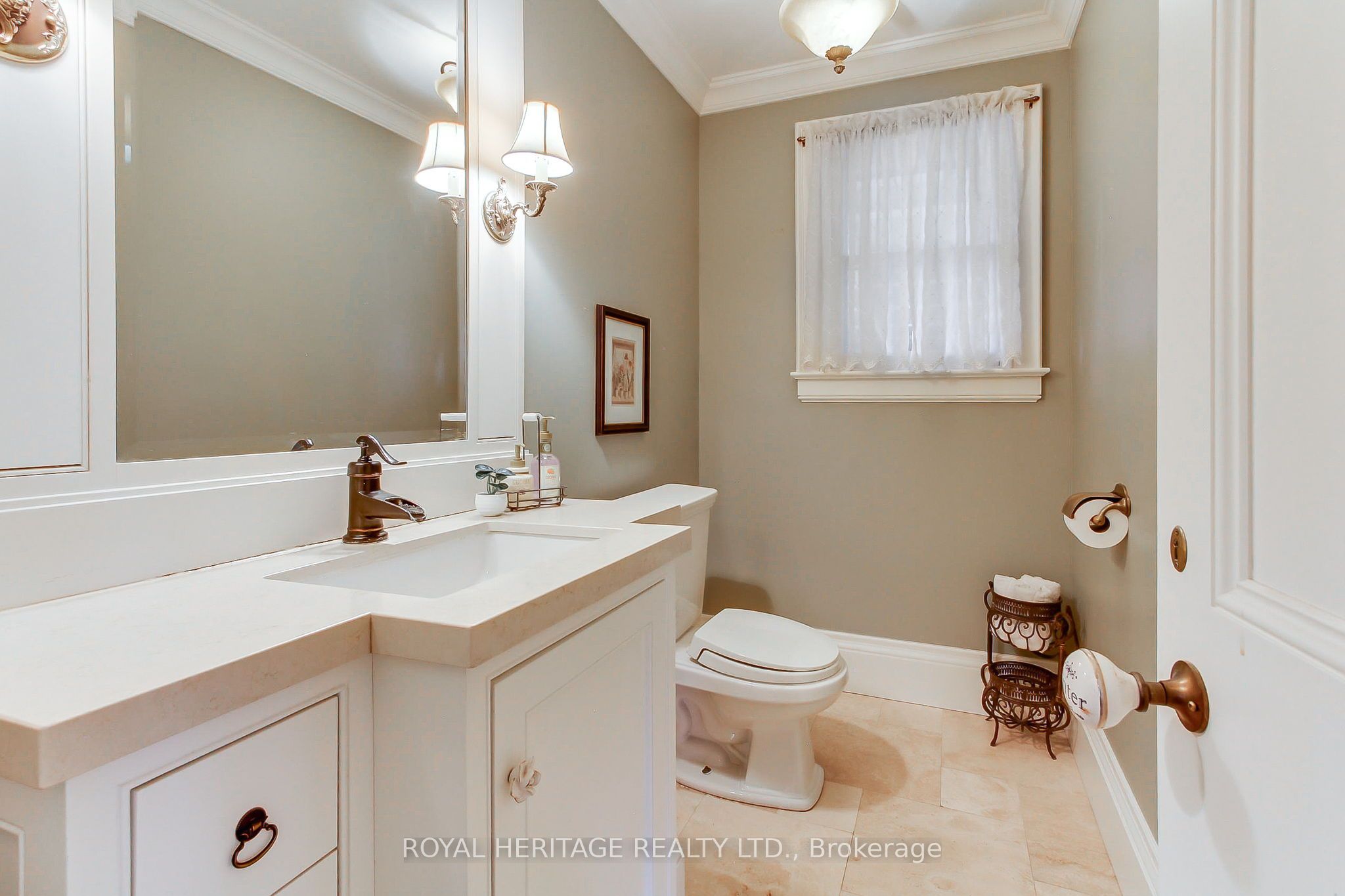 49 John Street E Property Photo 21