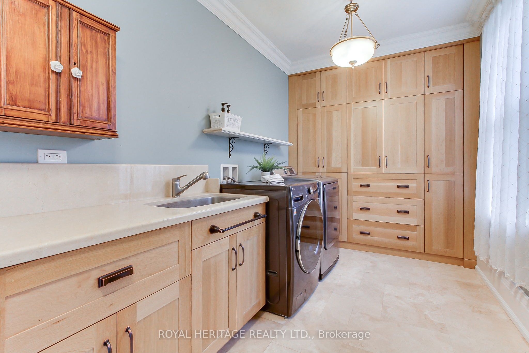 49 John Street E Property Photo 22