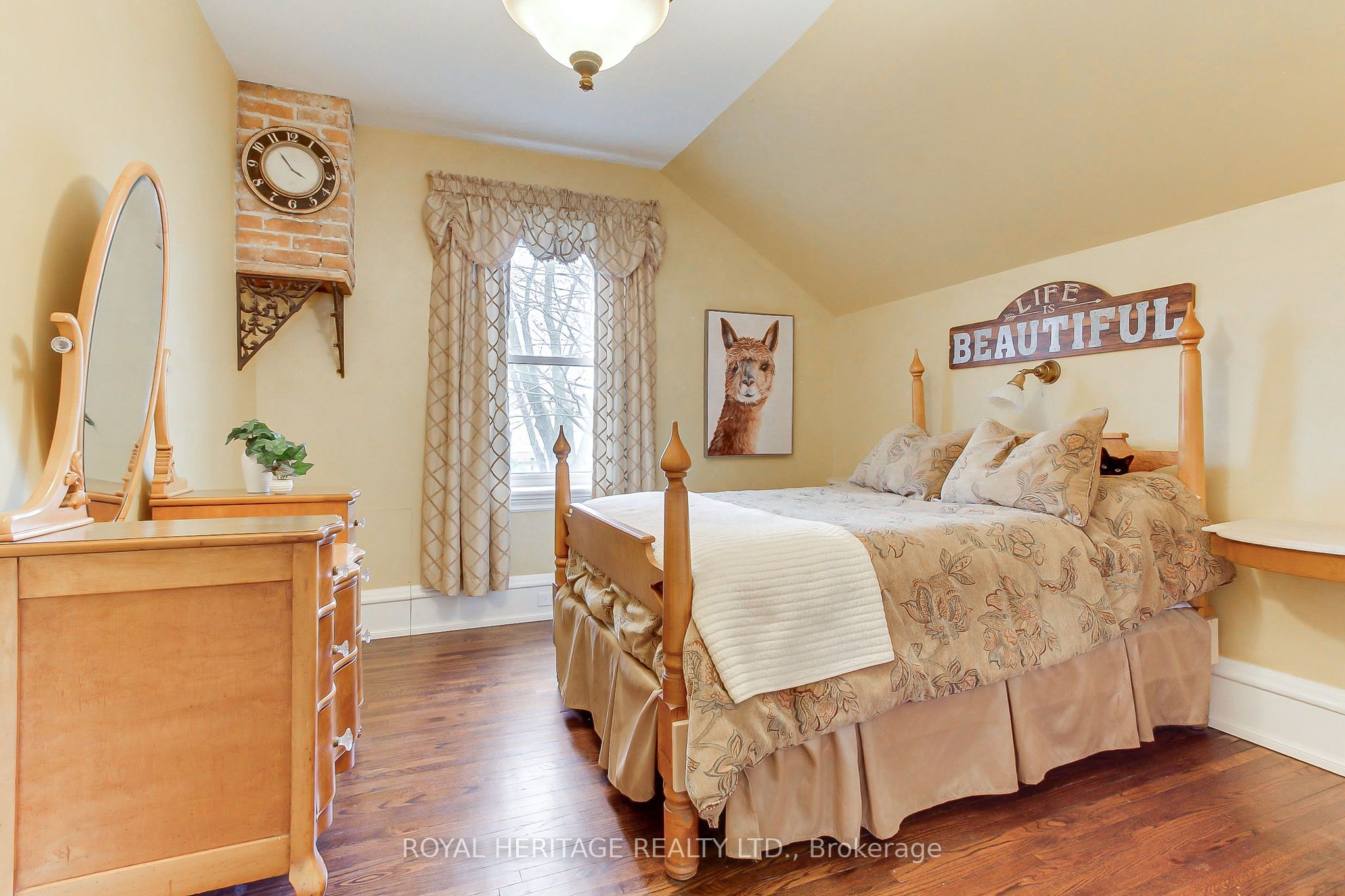 49 John Street E Property Photo 28