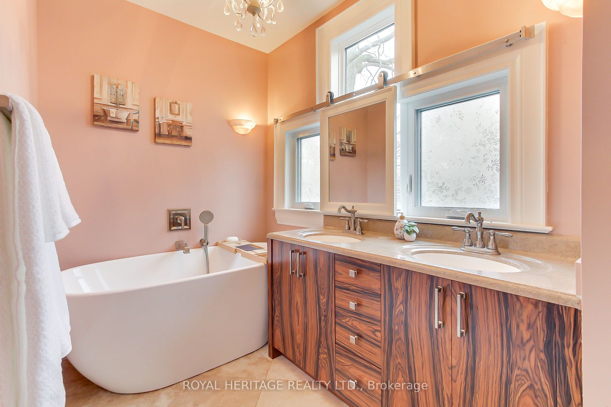 49 John Street E Property Photo 32