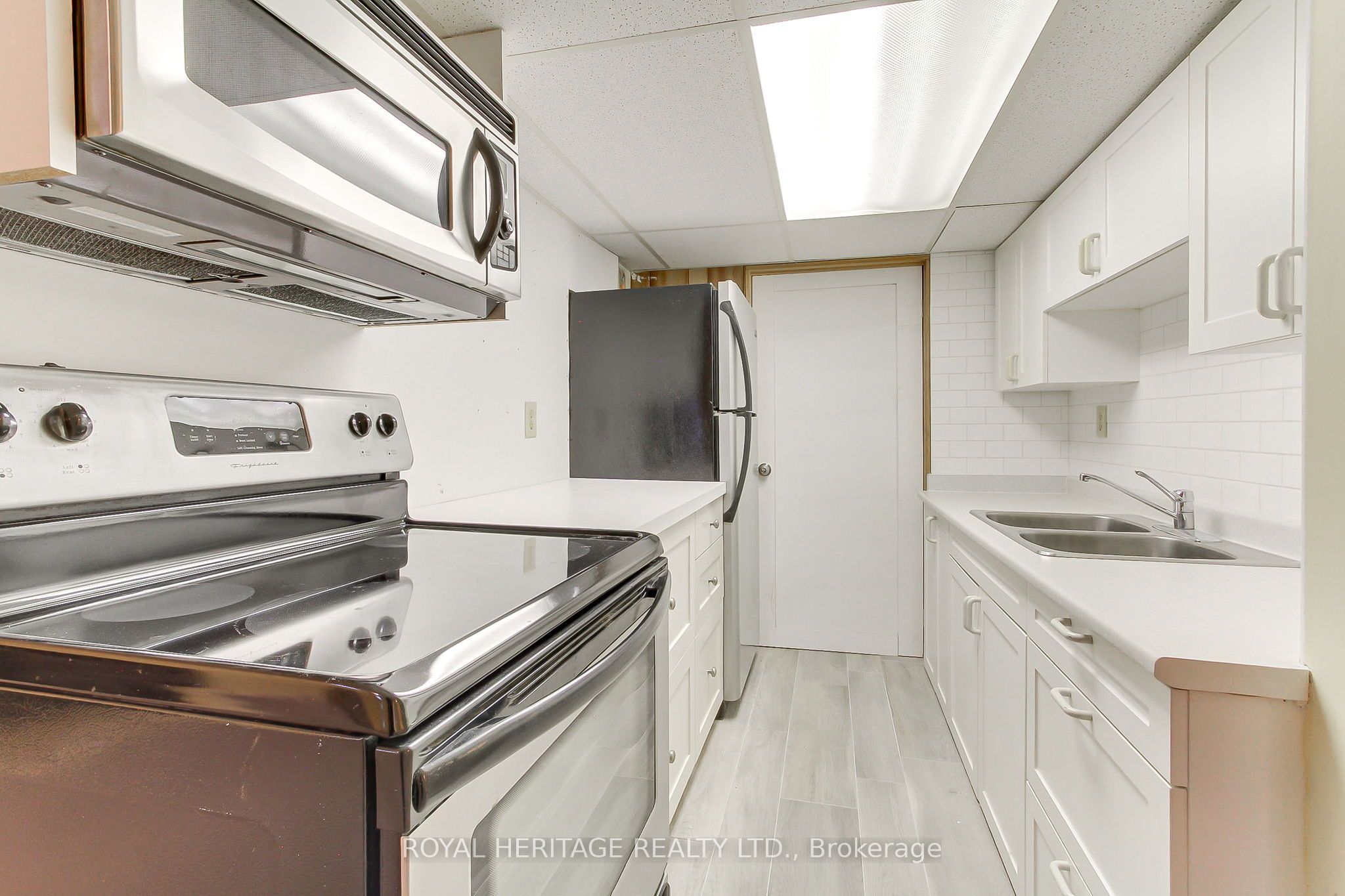 49 John Street E Property Photo 37