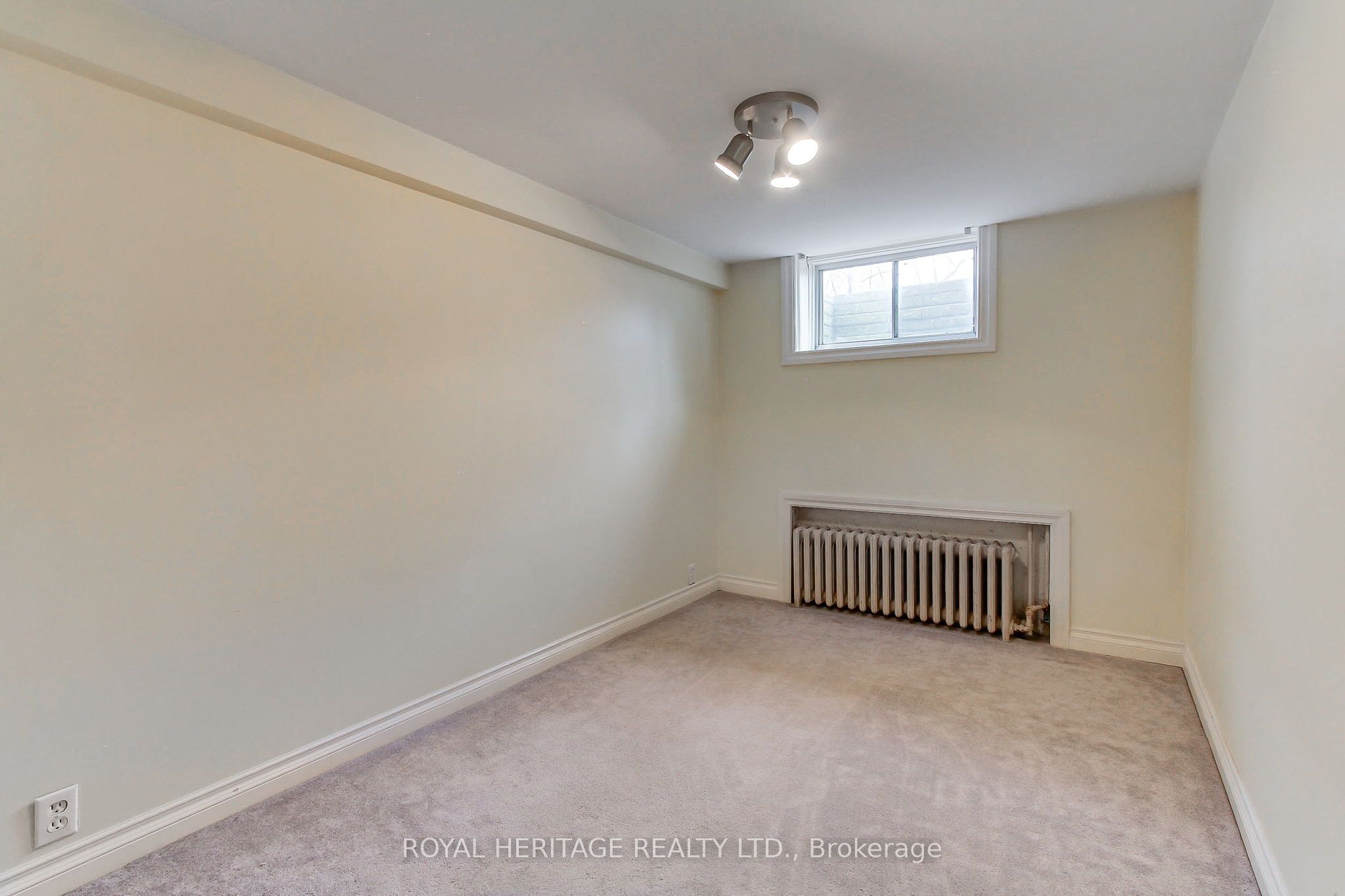 49 John Street E Property Photo 39