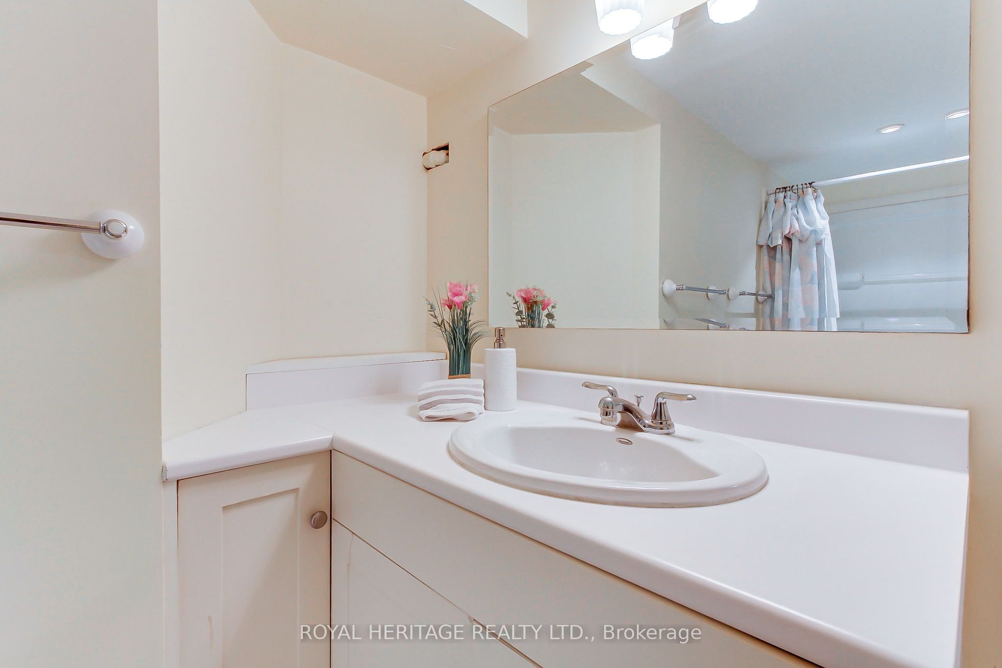 49 John Street E Property Photo 42