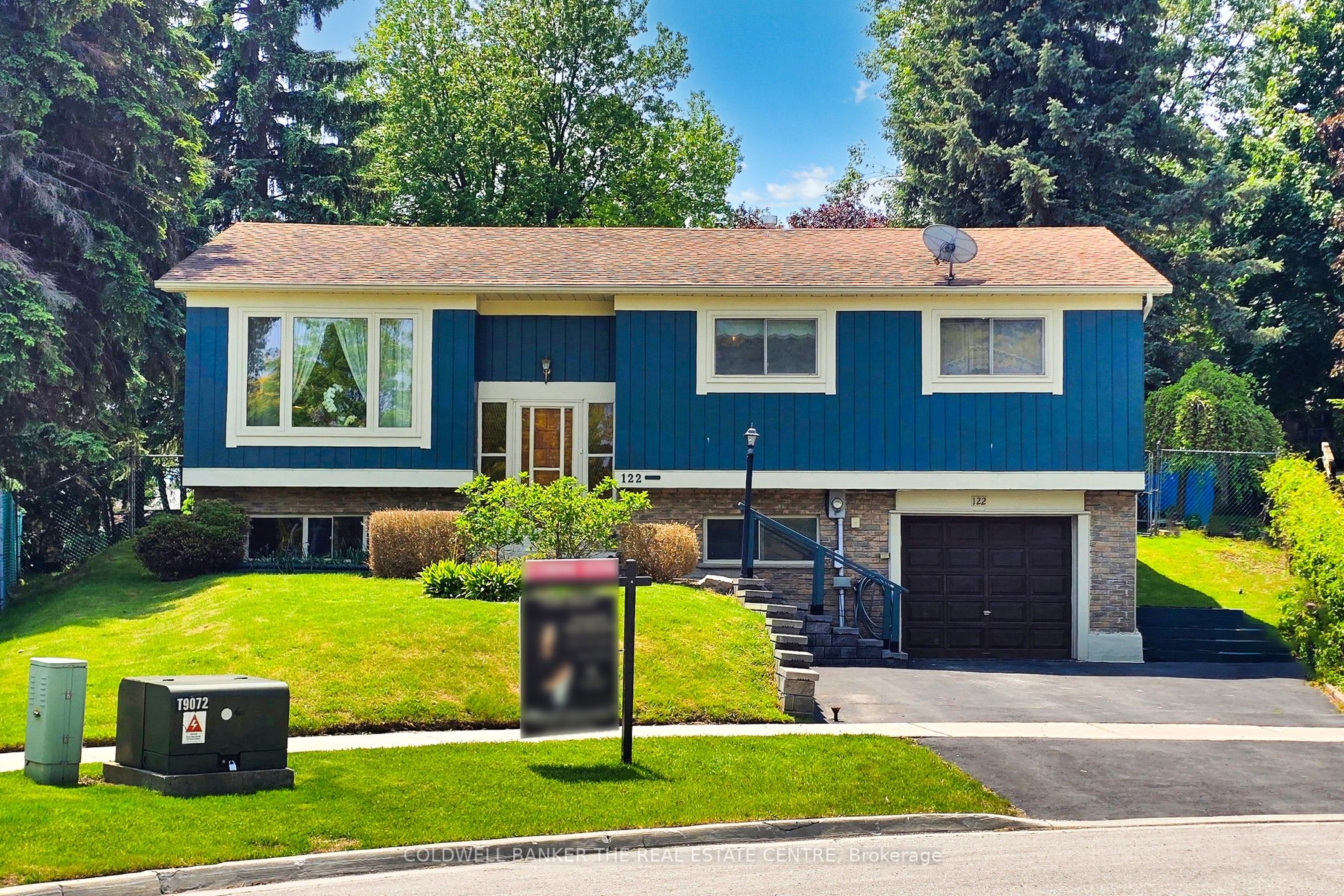 122 Valleyview Crescent W Property Photo 1