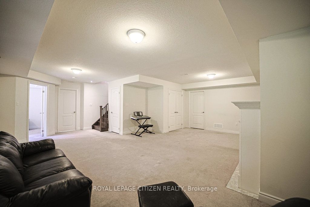 19 Westmount Drive Property Photo 32