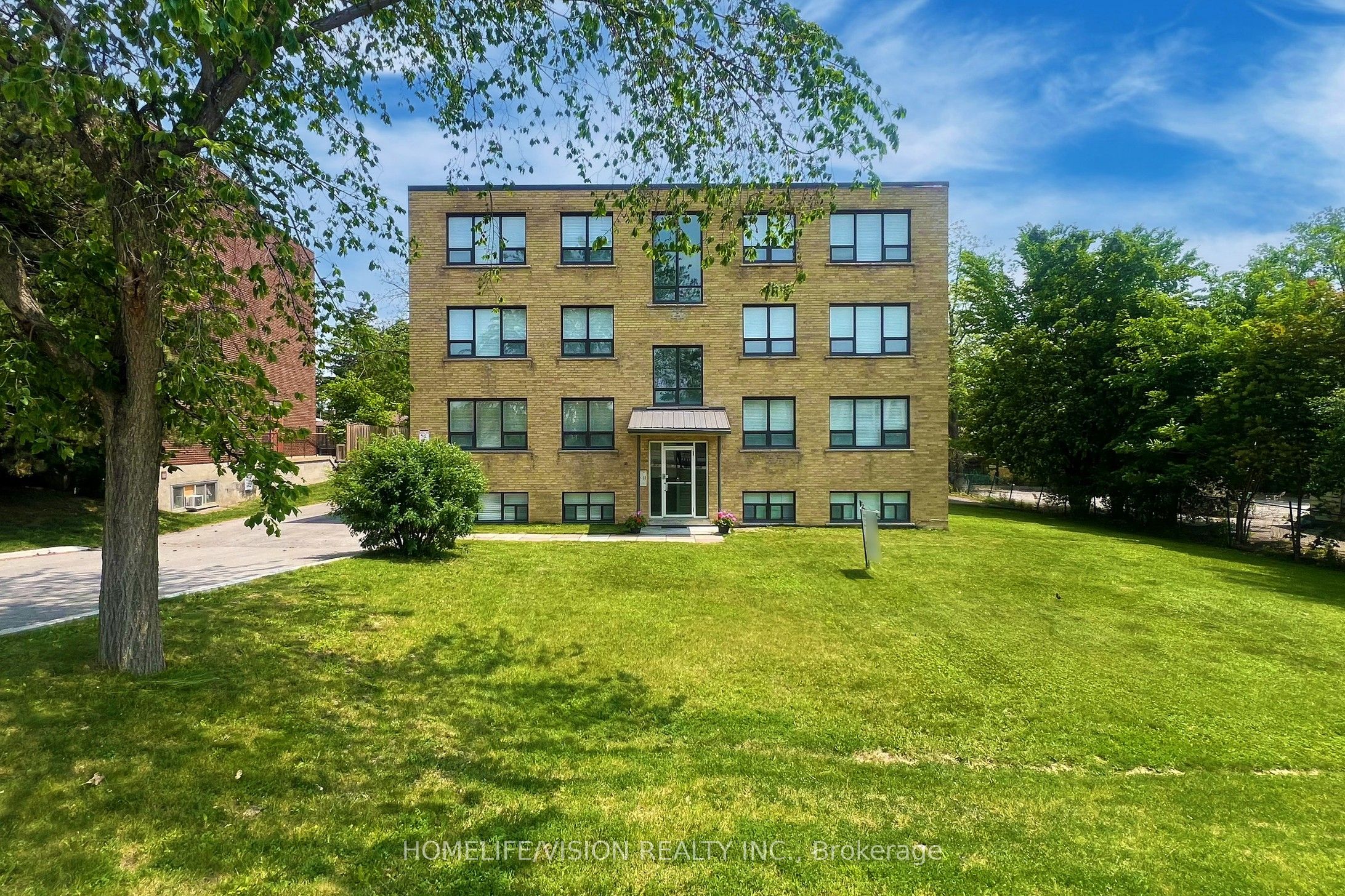 9901 Yonge Street 4 Property Photo 1