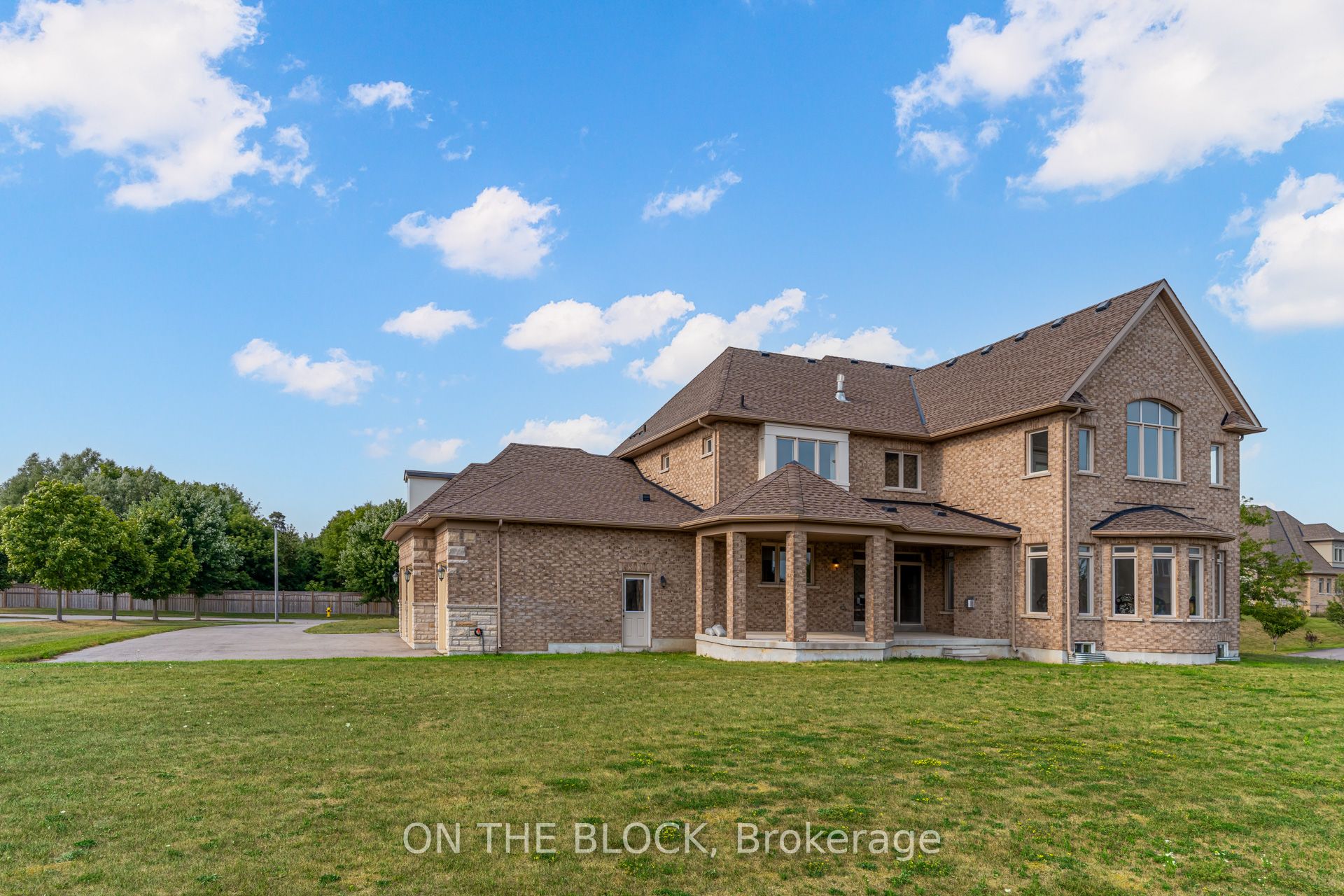 24 Whitewood Drive Property Photo 2