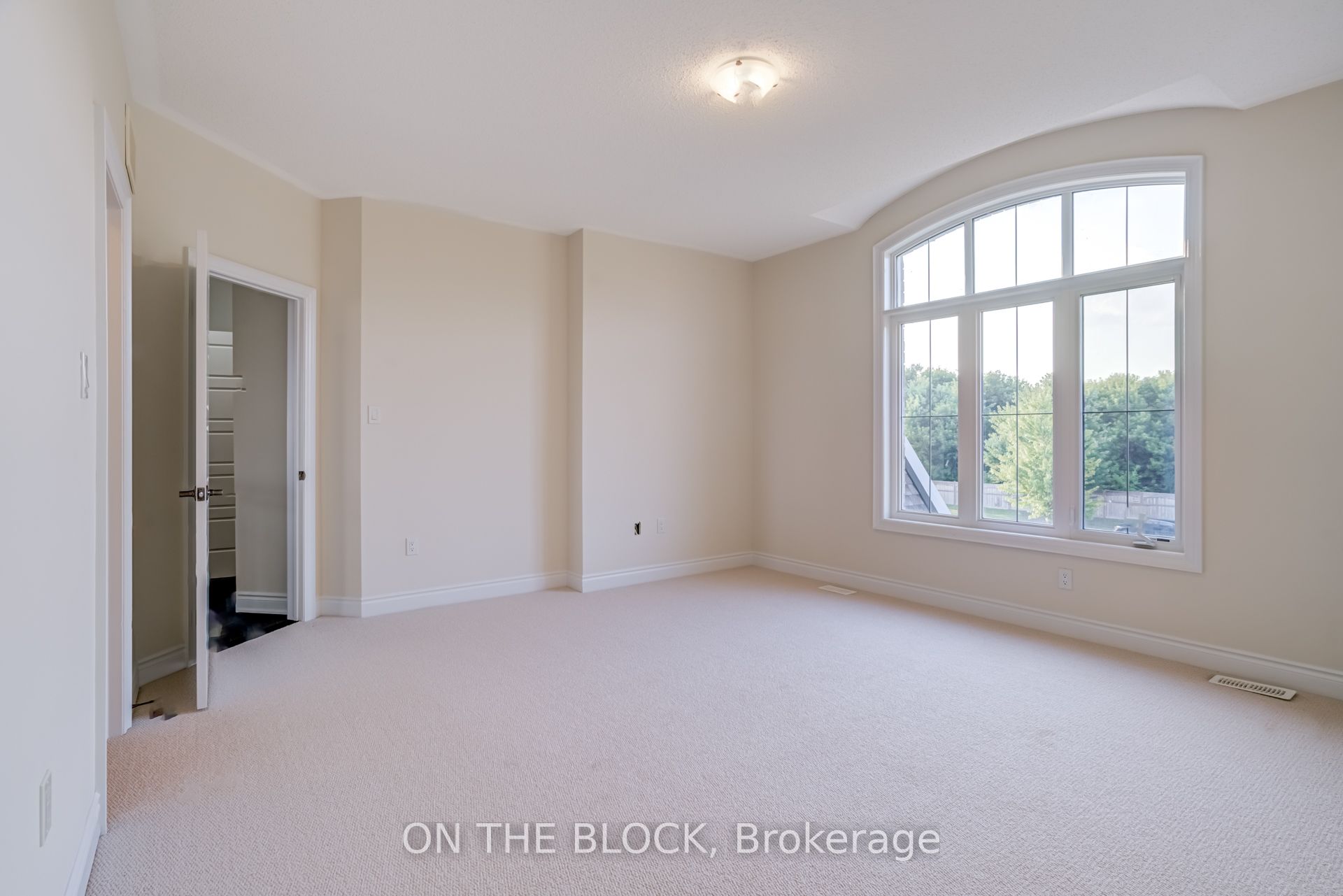 24 Whitewood Drive Property Photo 4