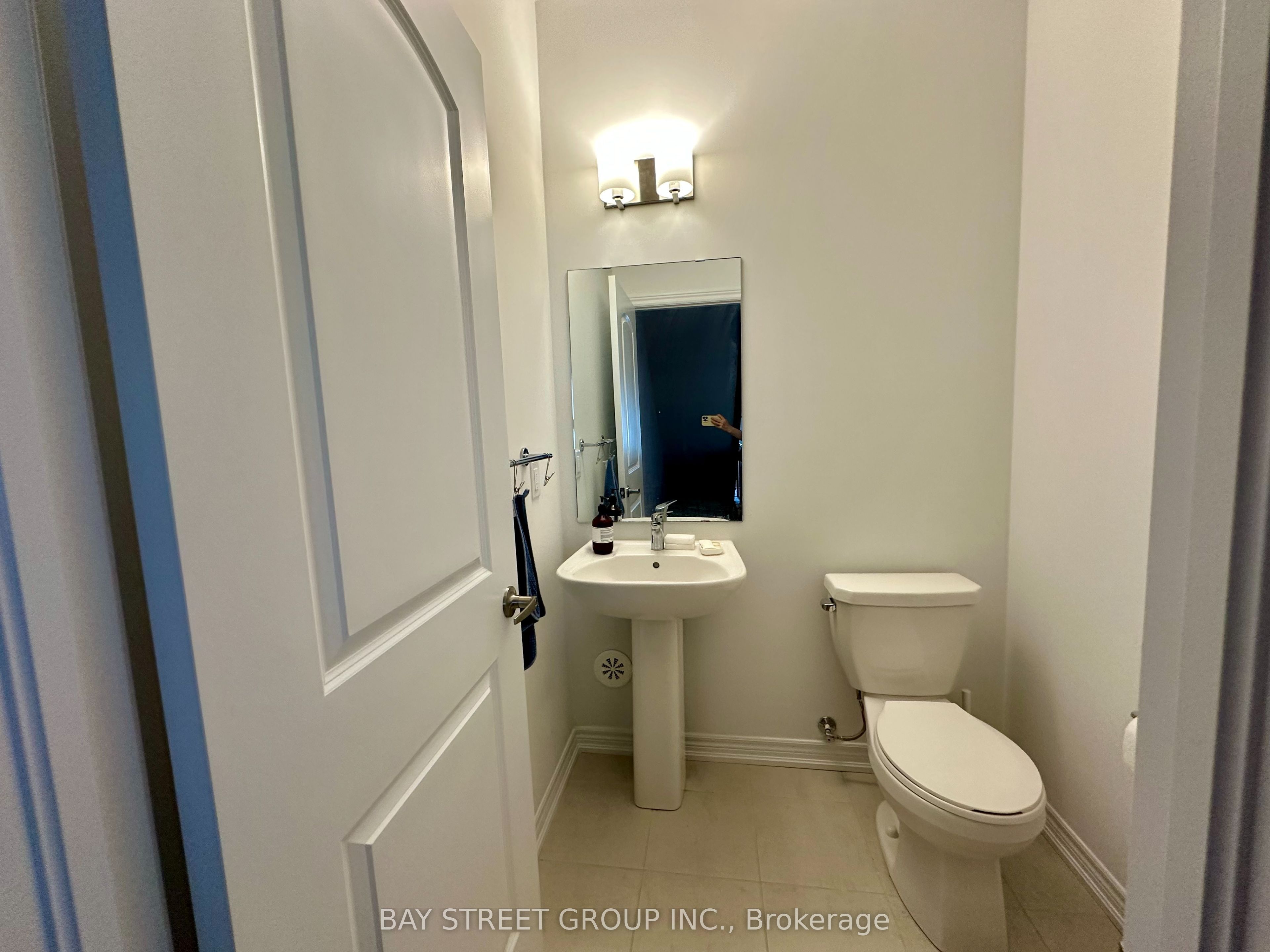 11770 10th Line Property Photo 6