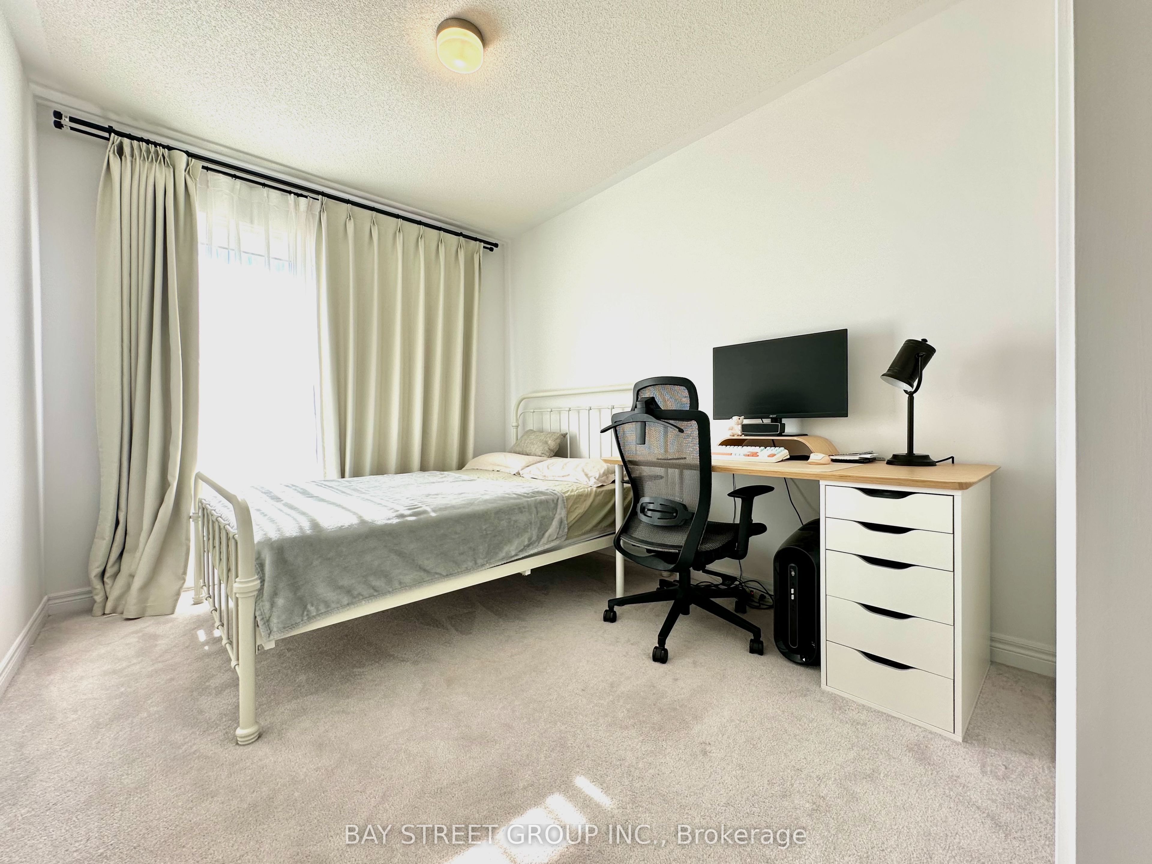 11770 10th Line Property Photo 17