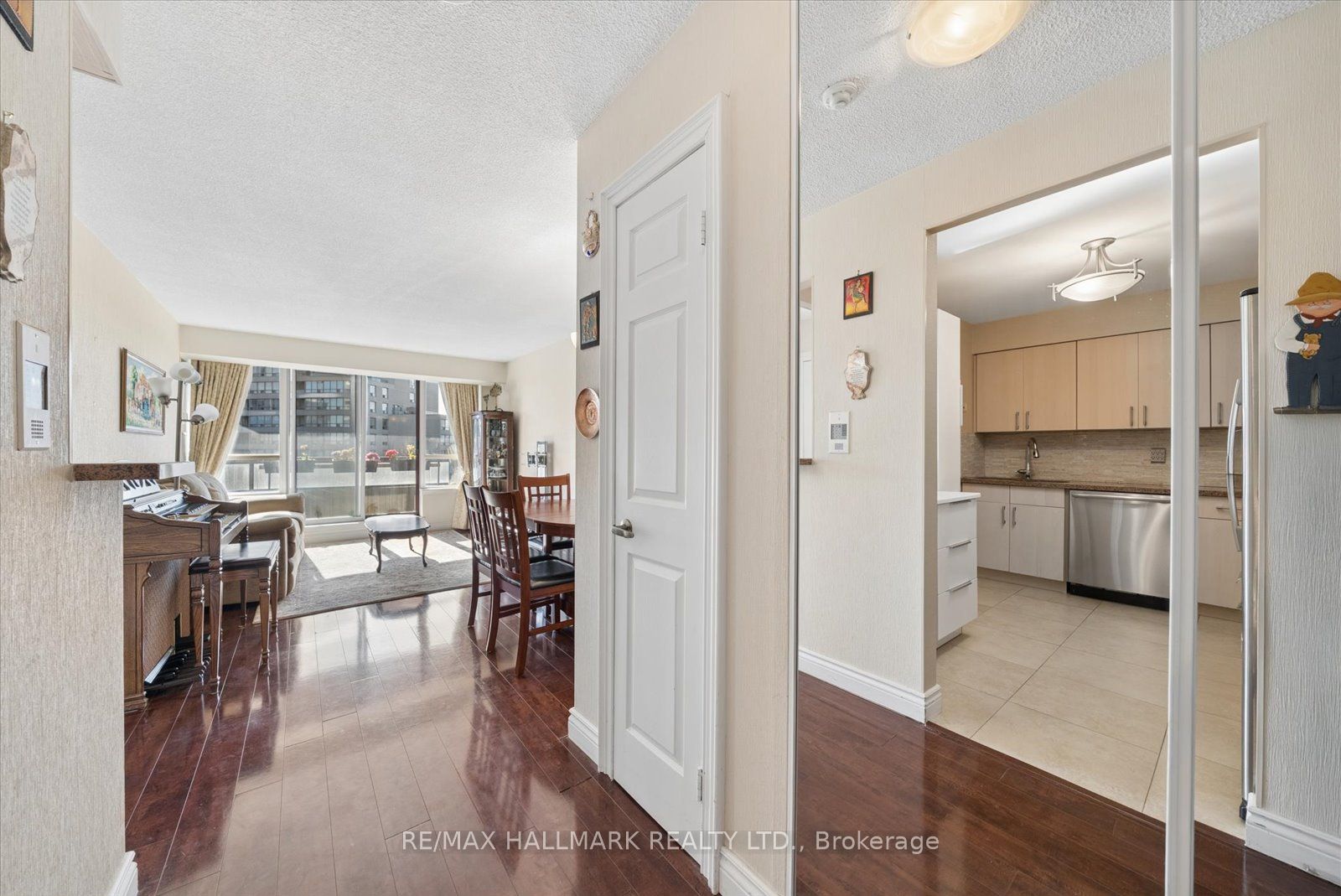 81 Townsgate Drive 512 Property Photo 4