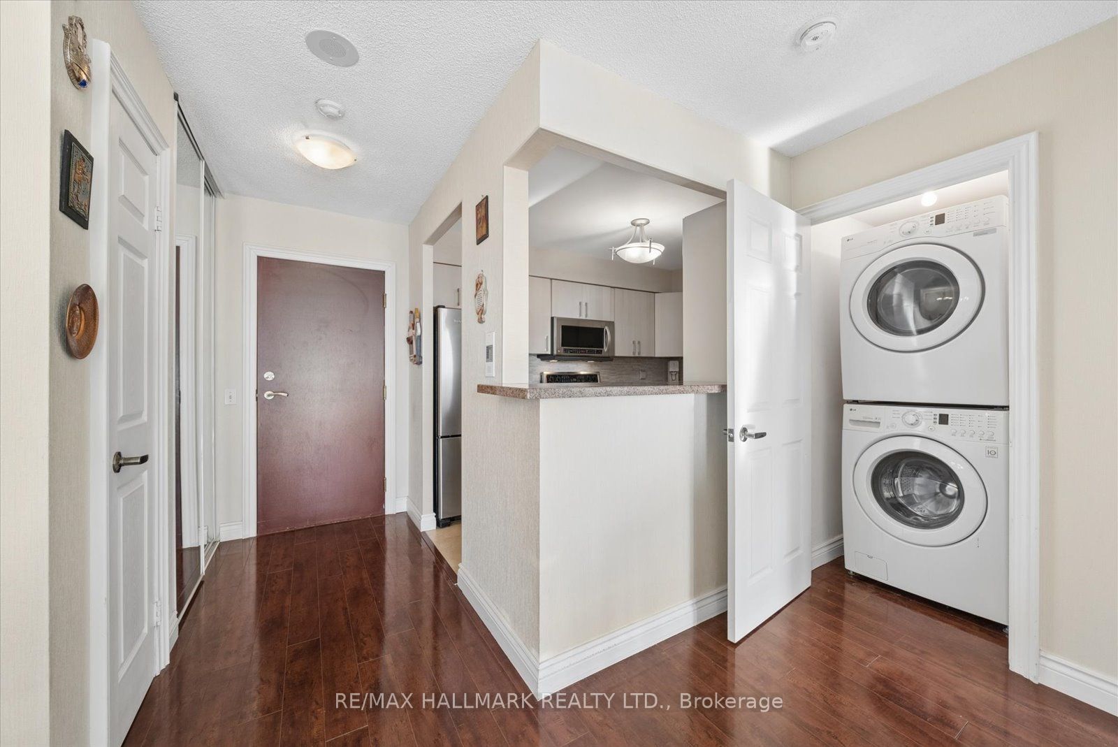 81 Townsgate Drive 512 Property Photo 13