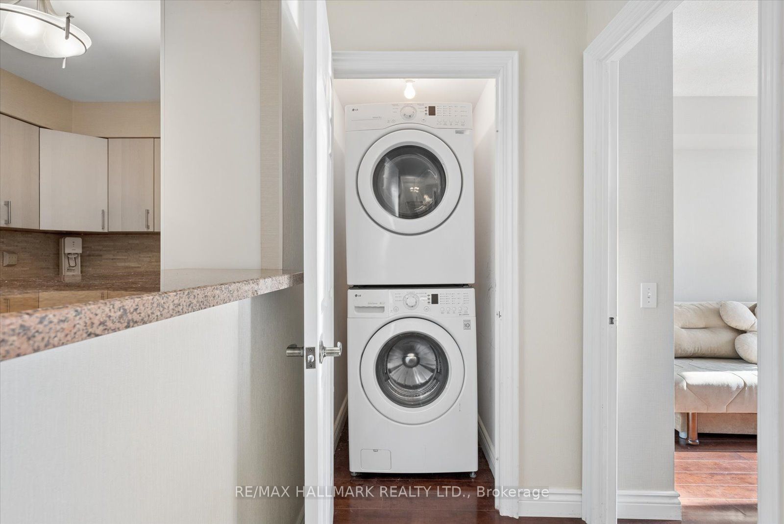 81 Townsgate Drive 512 Property Photo 14