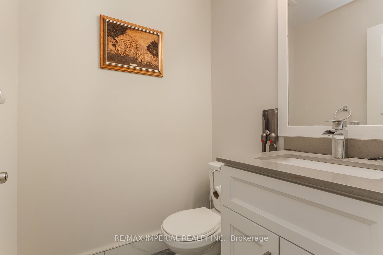 85 Ne Maple Ridge Crescent E Property Photo 4