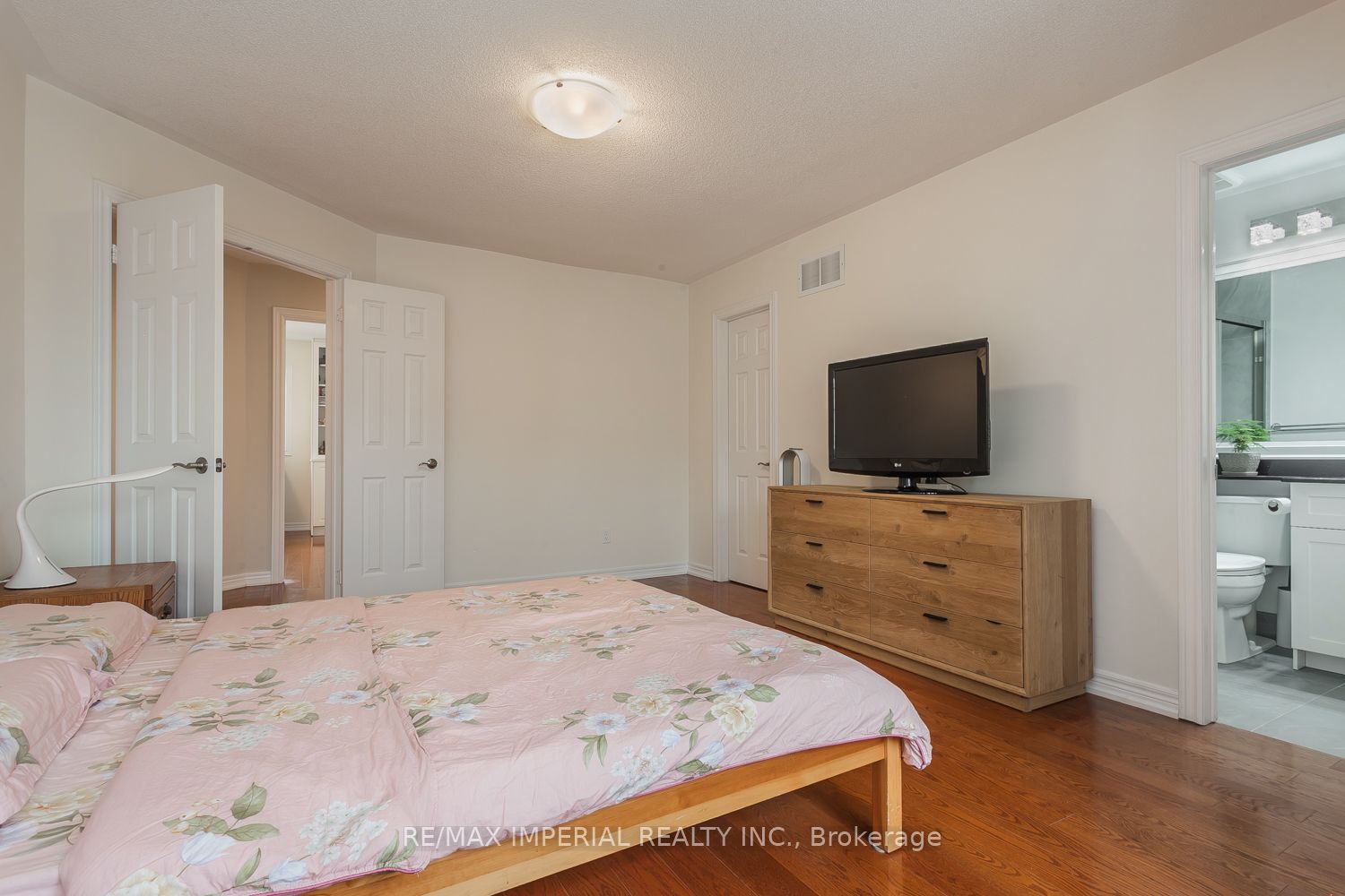 85 Ne Maple Ridge Crescent E Property Photo 13
