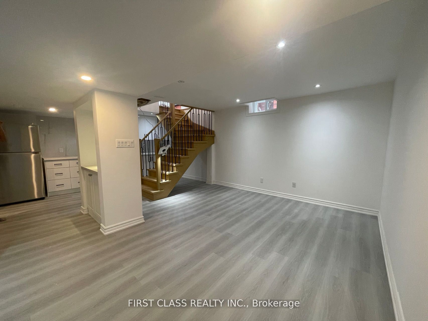 36 Soho Crescent Basement Property Photo 1