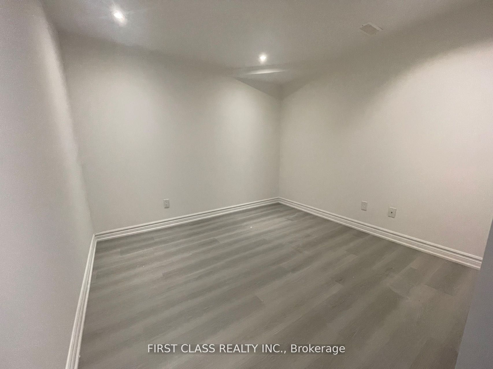 36 Soho Crescent Basement Property Photo 3