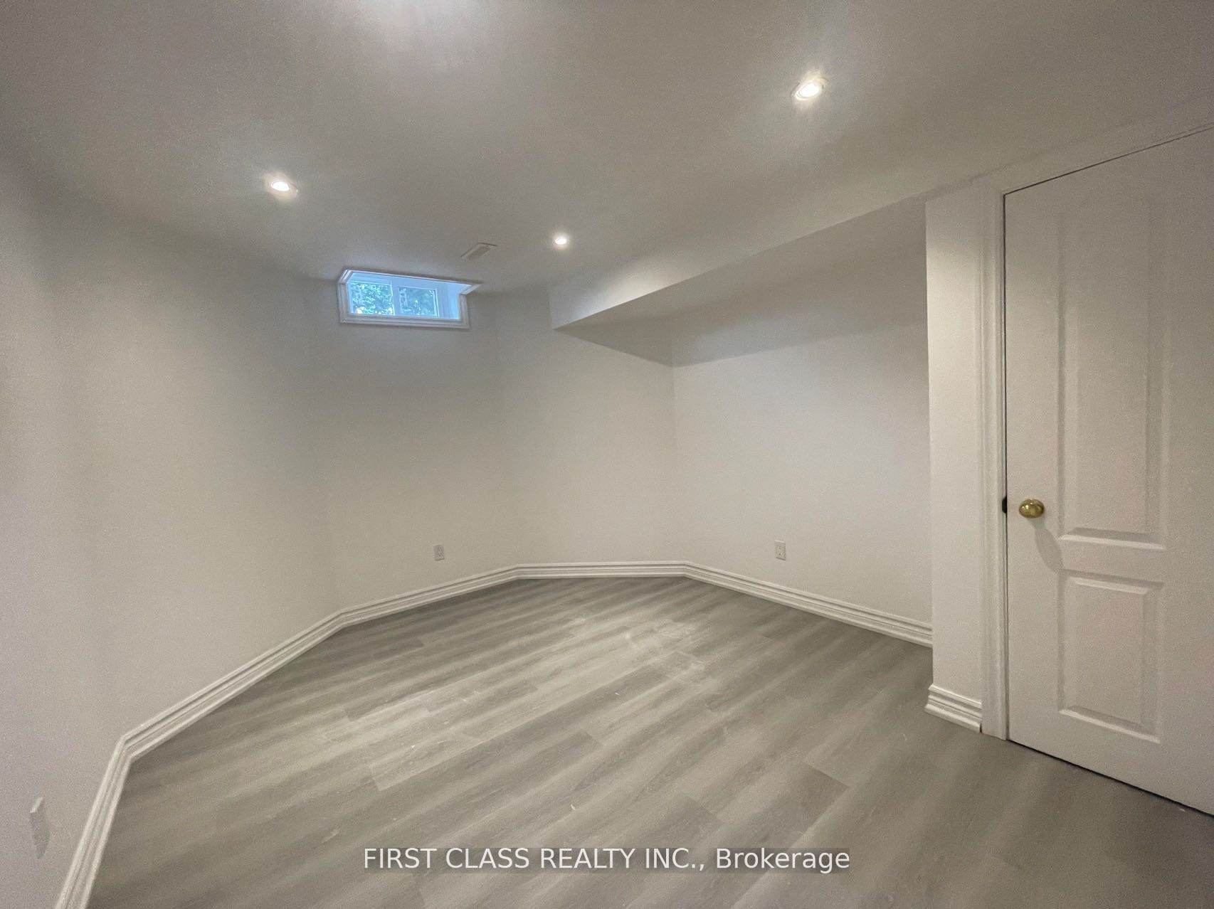 36 Soho Crescent Basement Property Photo 5
