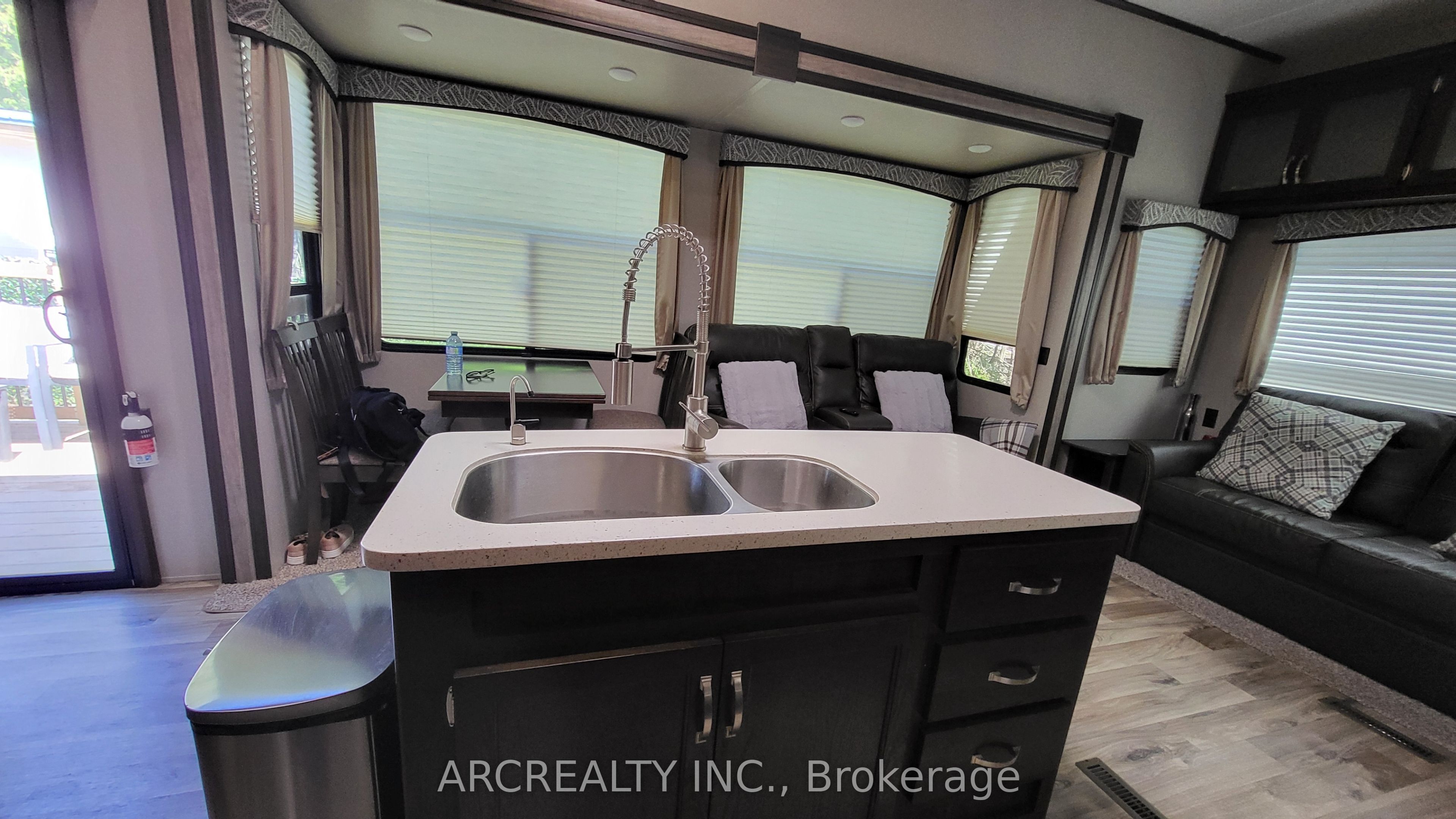 69 Horseshoe Circle Property Photo 8