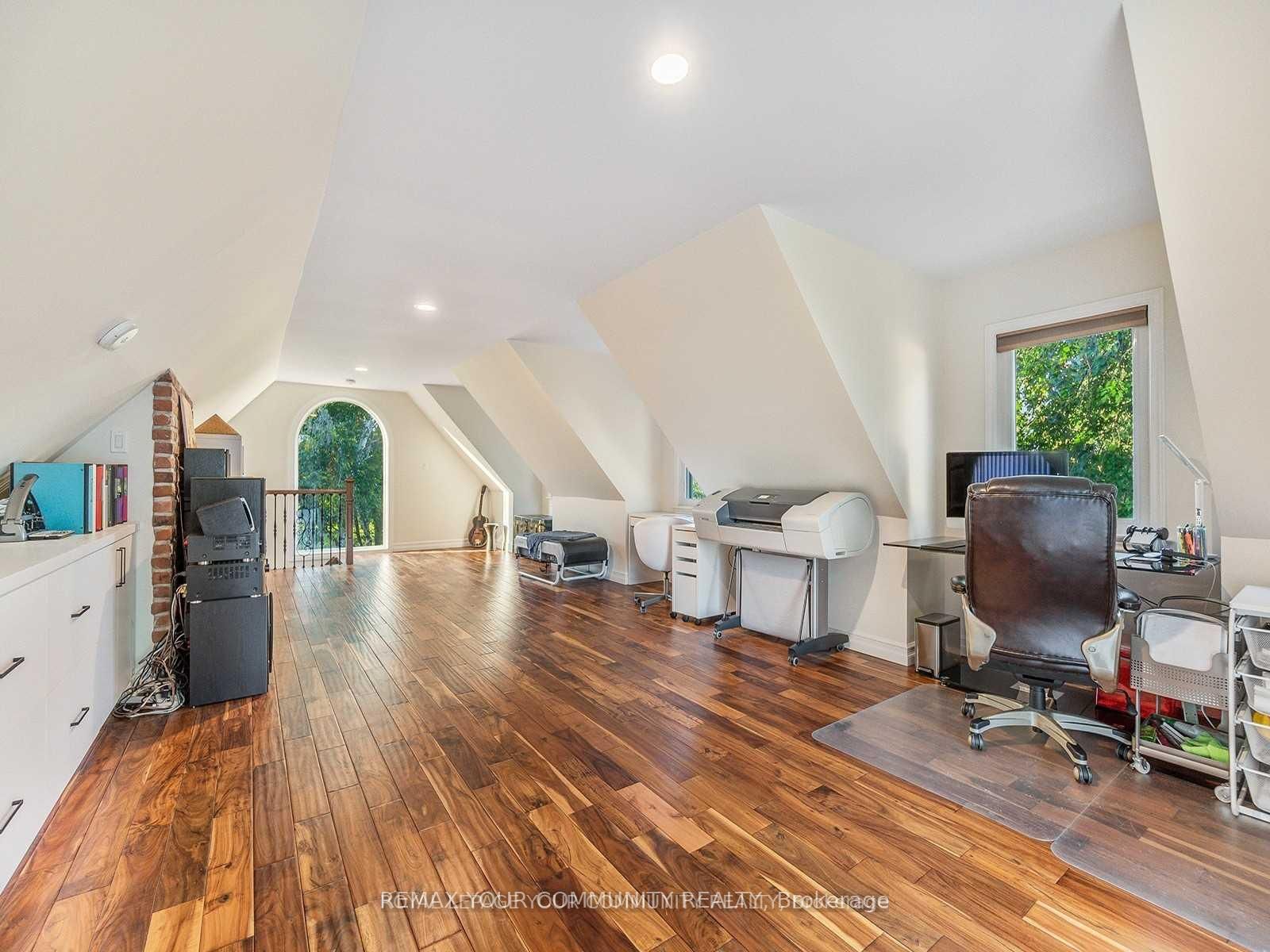 6743 3rd Line Property Photo 28