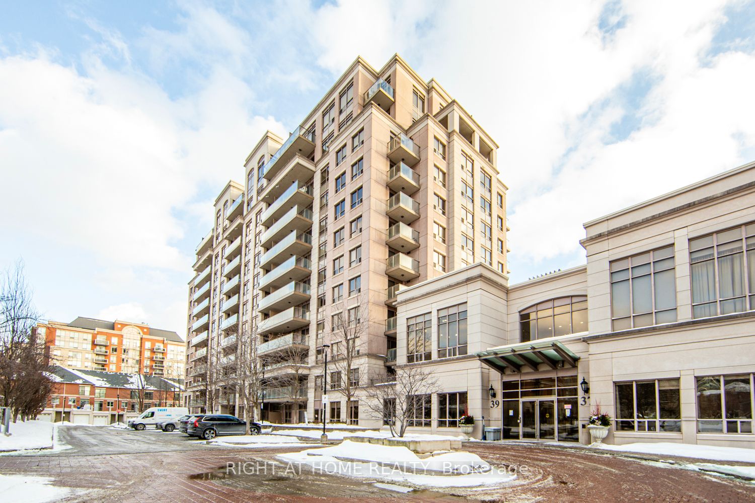 37 Galleria Parkway UPH2 Property Photo 1