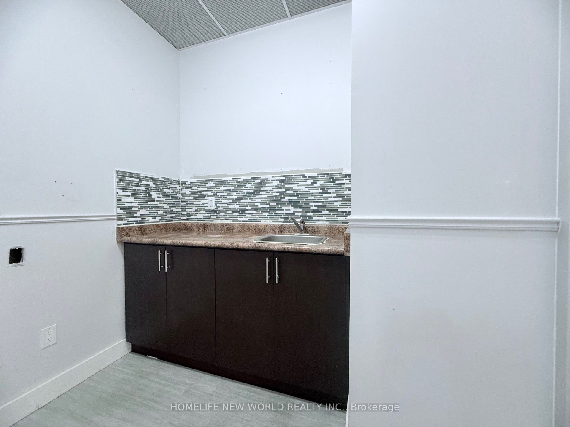 7181 Yonge Street 7 &108 &109 Property Photo 22