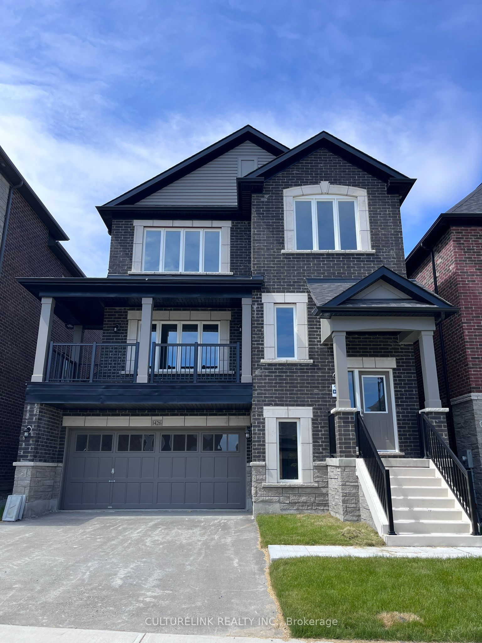 1426 Stovell Crescent Property Photo 1