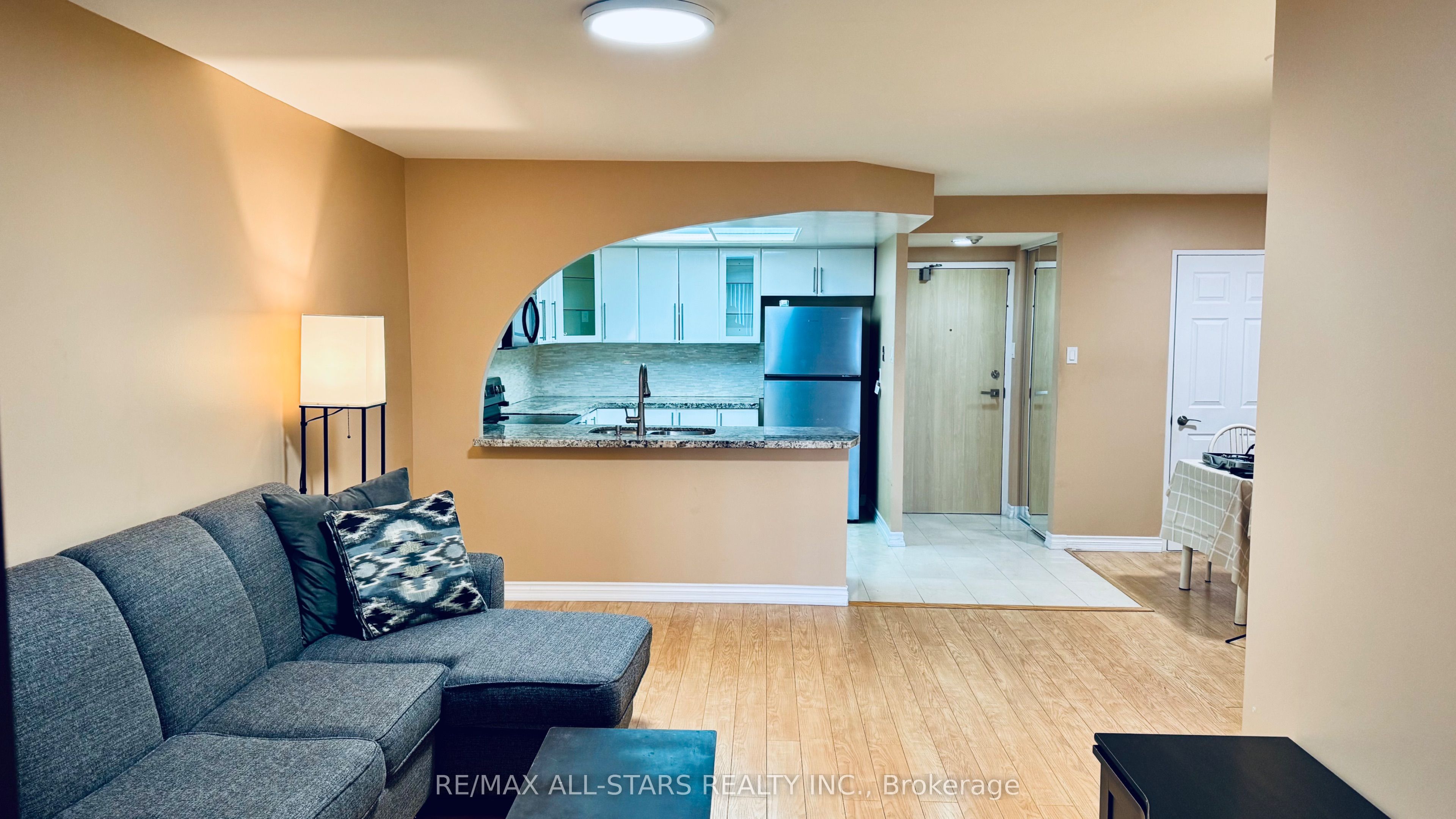 7601 Bathurst Street 402 Property Photo 1